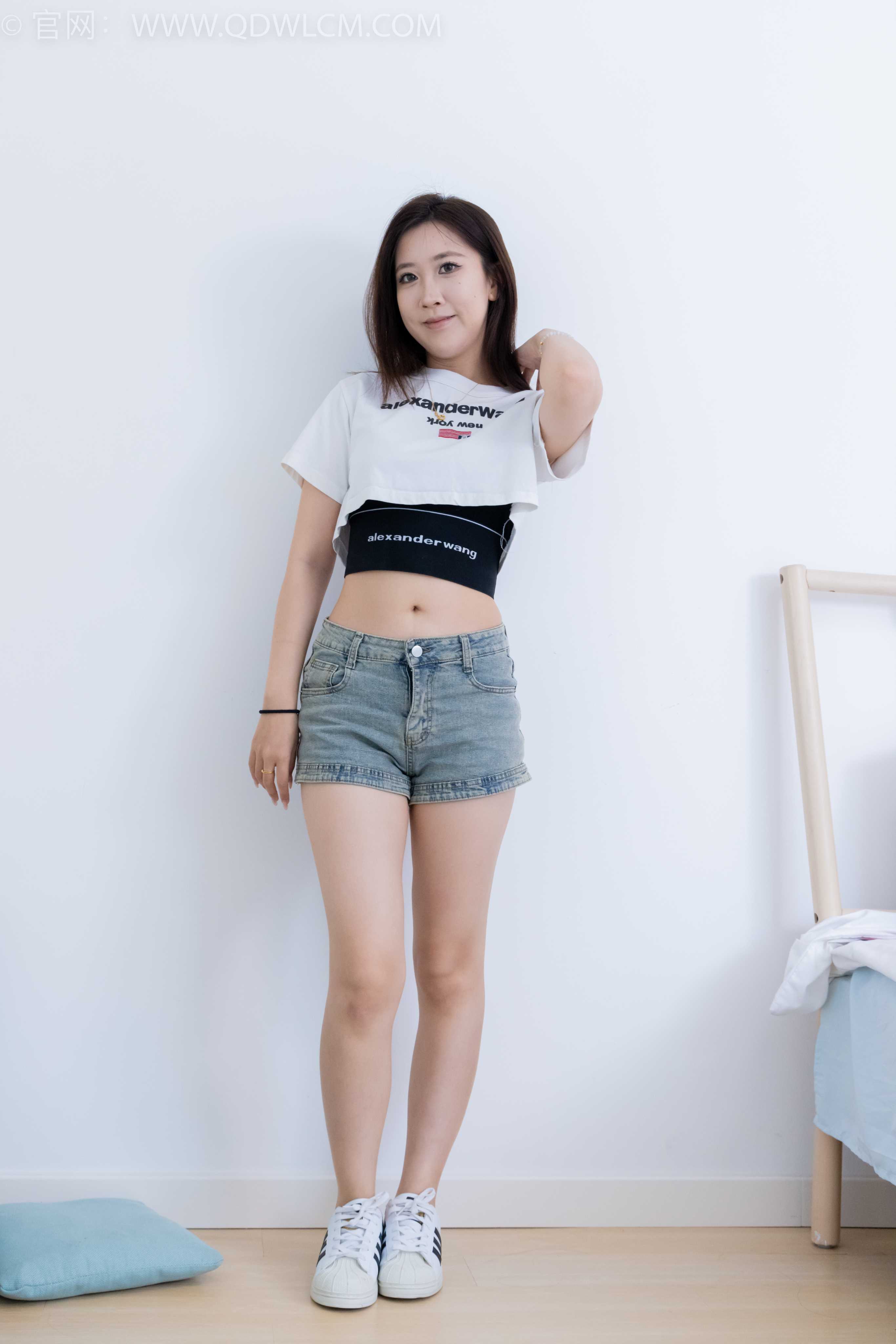 物恋传媒 NO.2131 露露-晨曦露水 [150P-1V-4.44G]