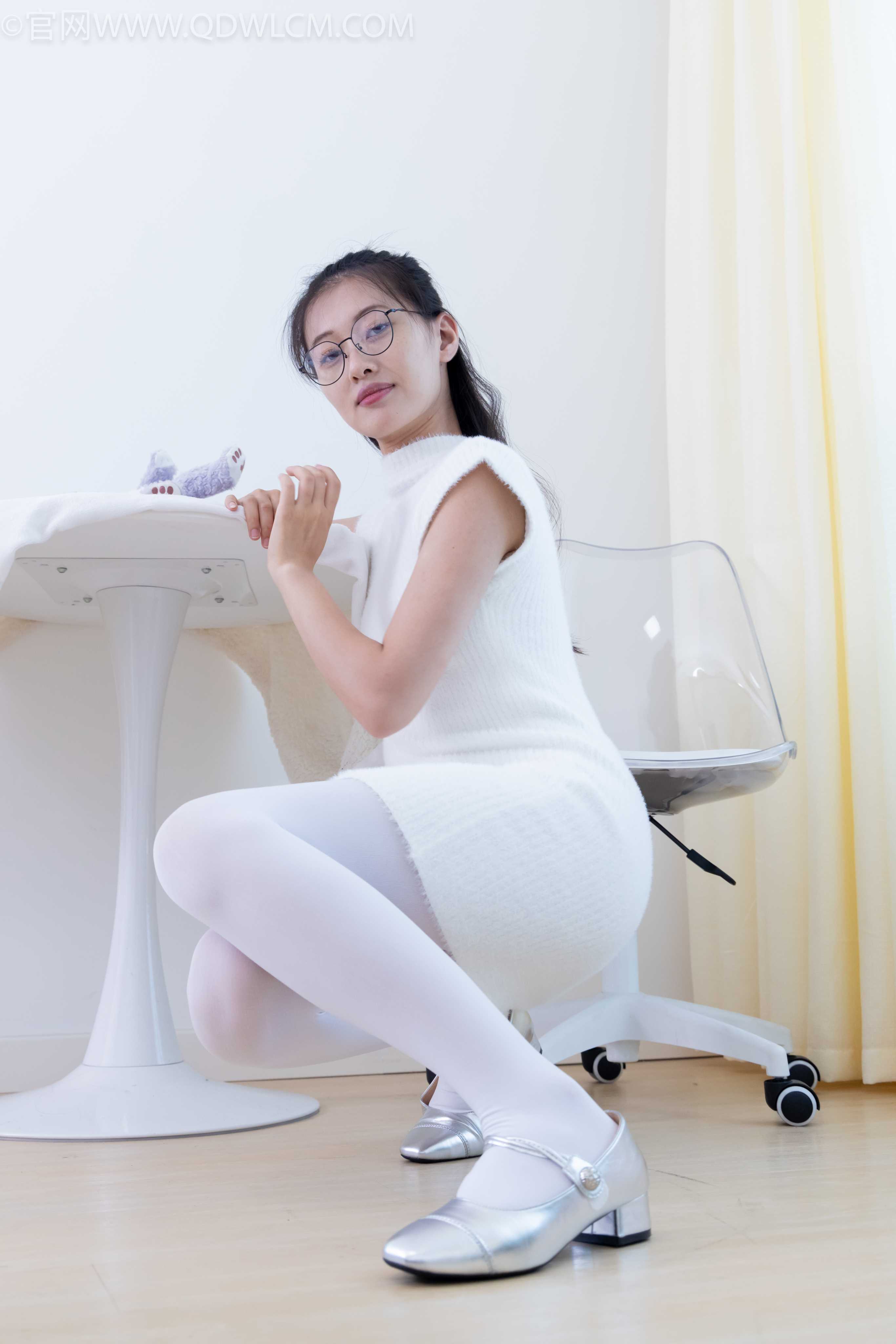 物恋传媒 NO.2144 小优-风吹叶落  [156P1V-4.49GB]