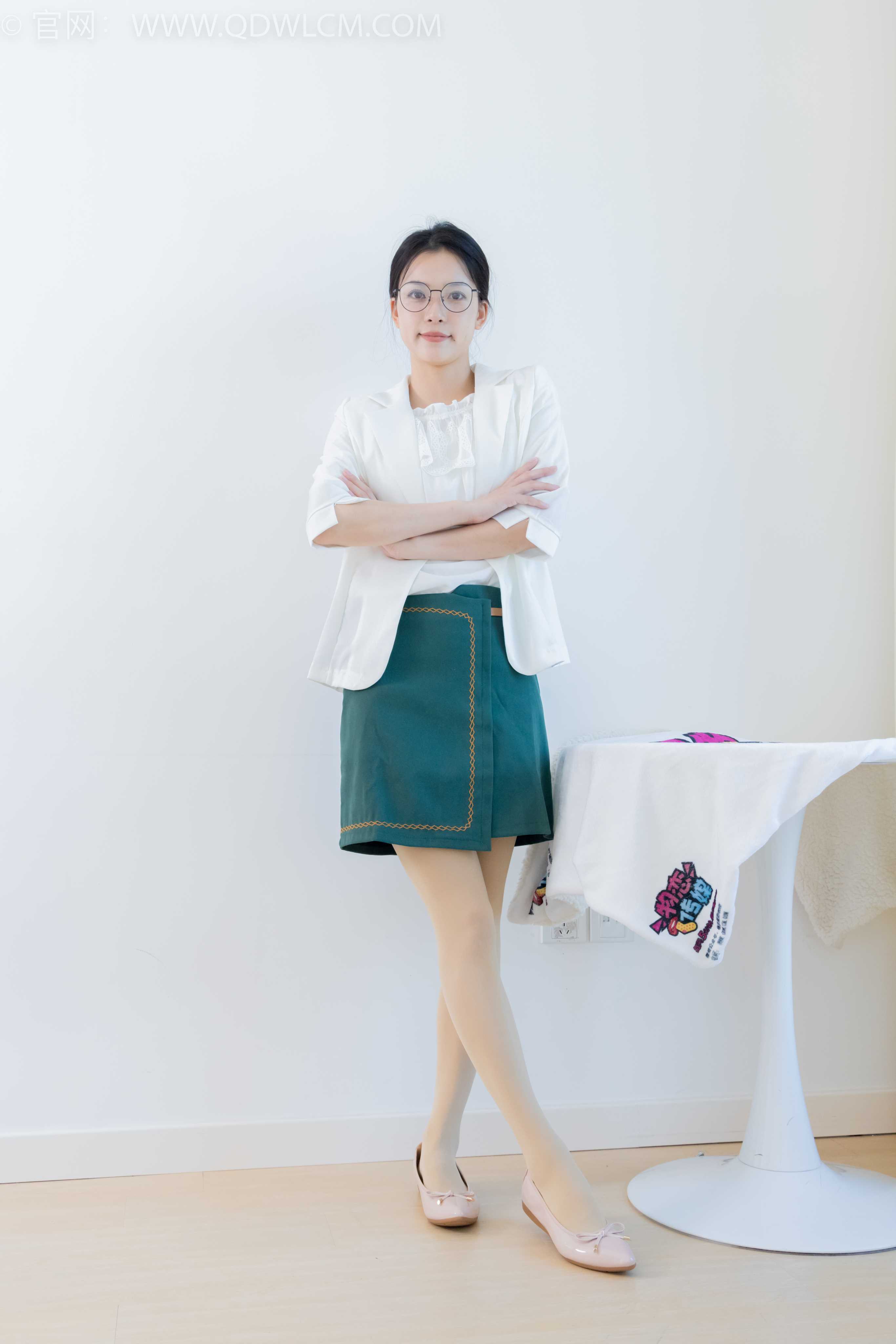 物恋传媒 NO.2157 茯苓-明亮而不刺眼  [150P1V-3.85GB]