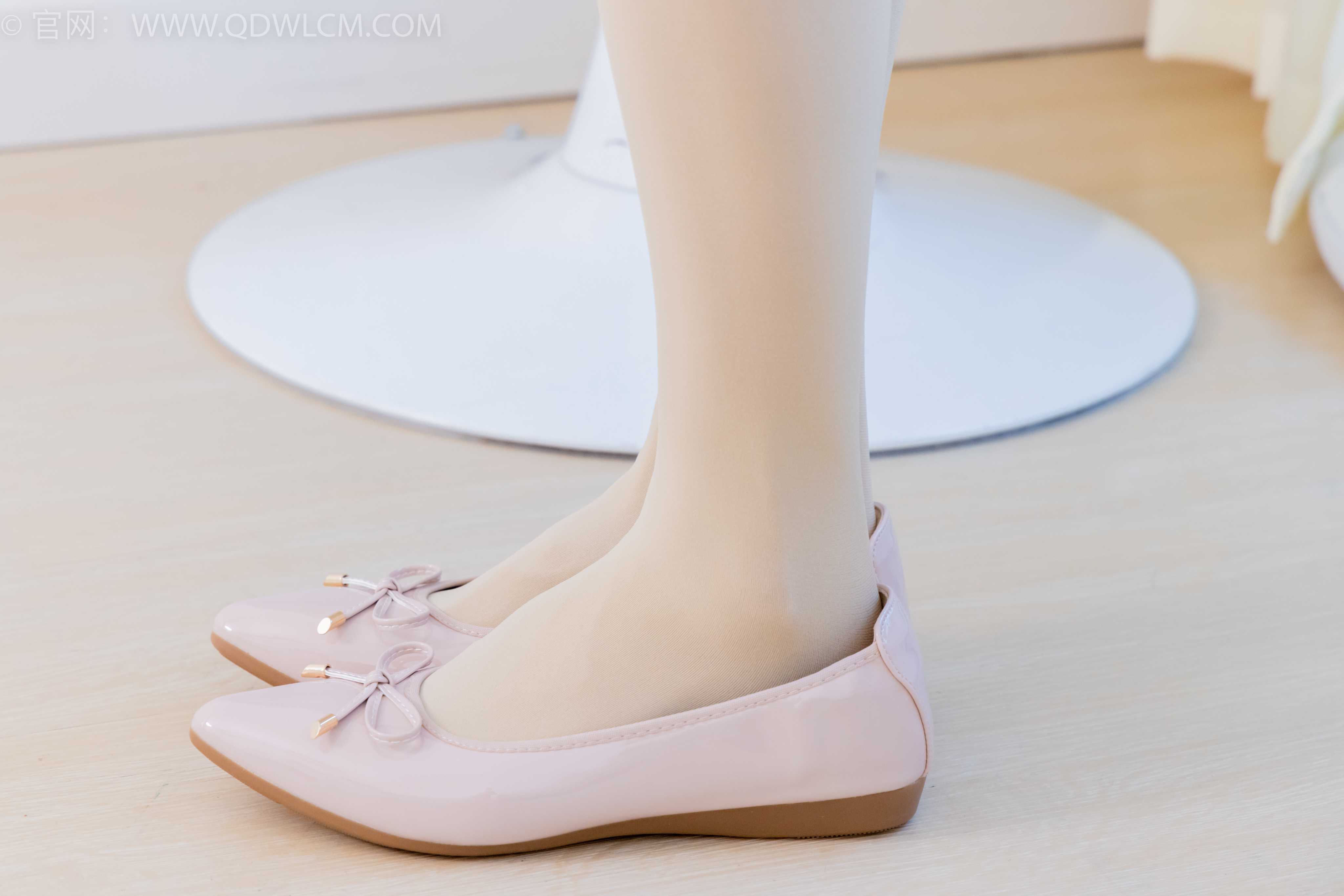 物恋传媒 NO.2157 茯苓-明亮而不刺眼  [150P1V-3.85GB]