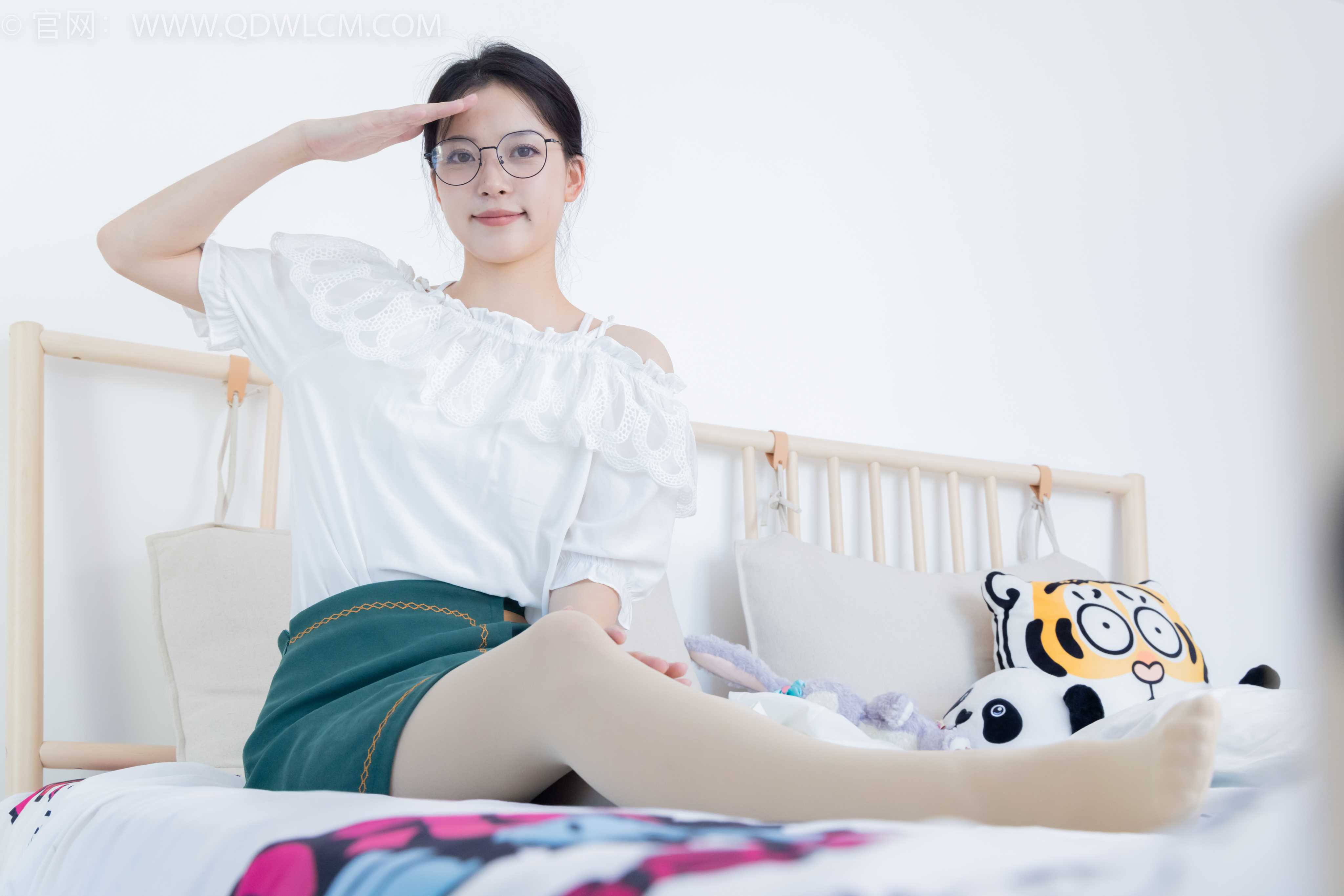 物恋传媒 NO.2157 茯苓-明亮而不刺眼  [150P1V-3.85GB]