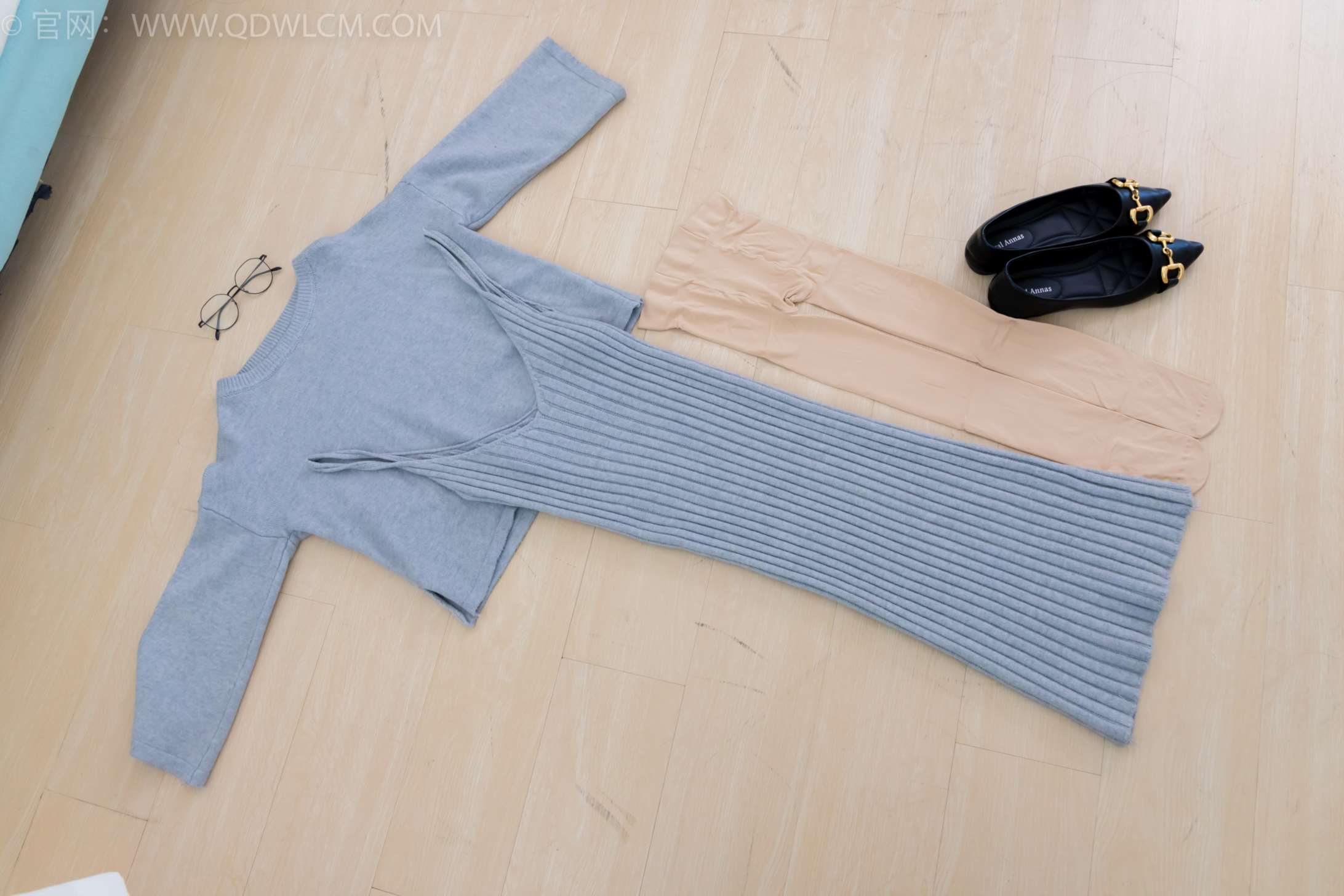 物恋传媒 NO.2193 泡泡-初冬的风[180P-1V-3.09G]