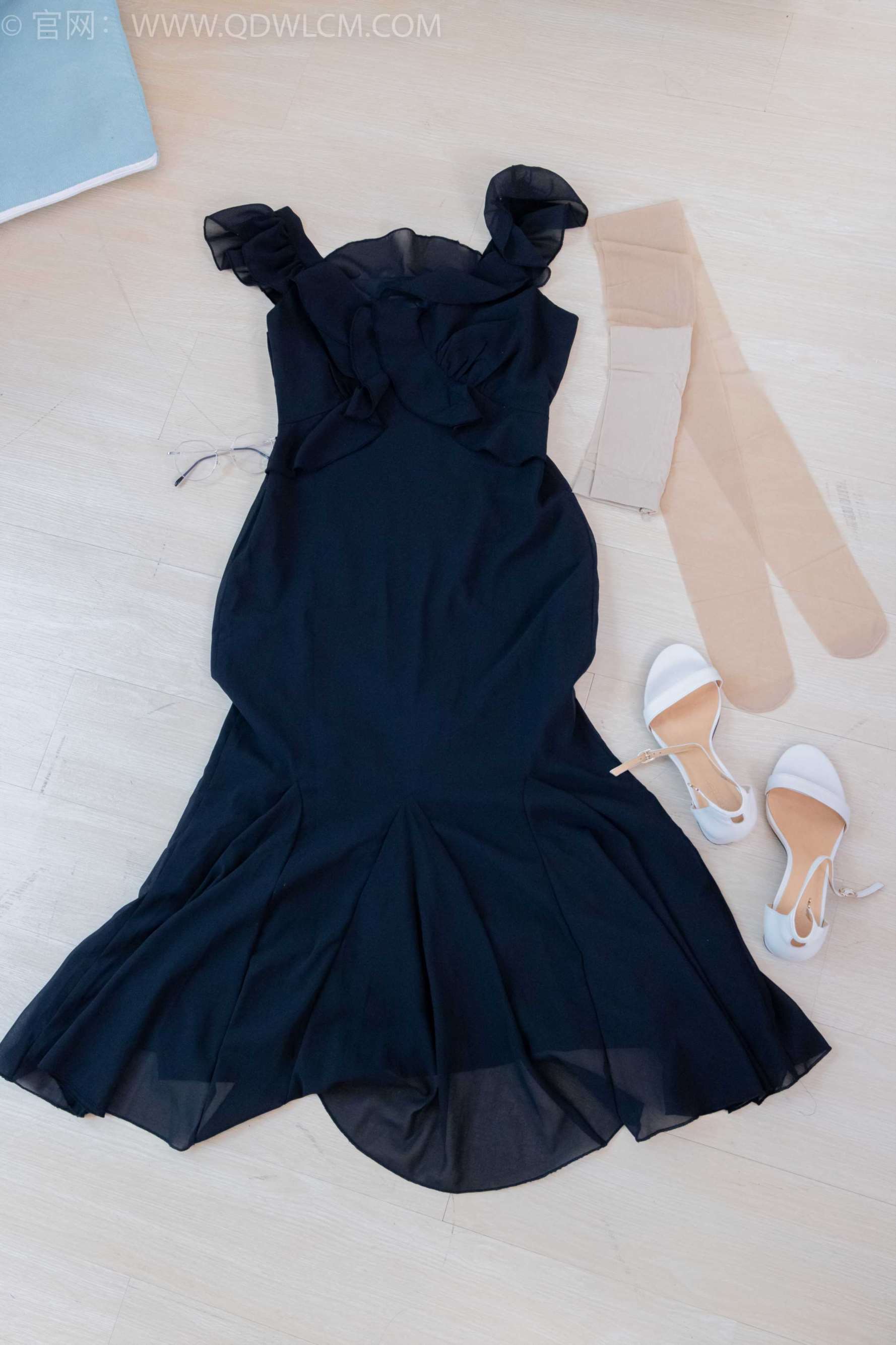 物恋传媒 NO.2215 小影-躲进月色[151P-1V-4.14G]