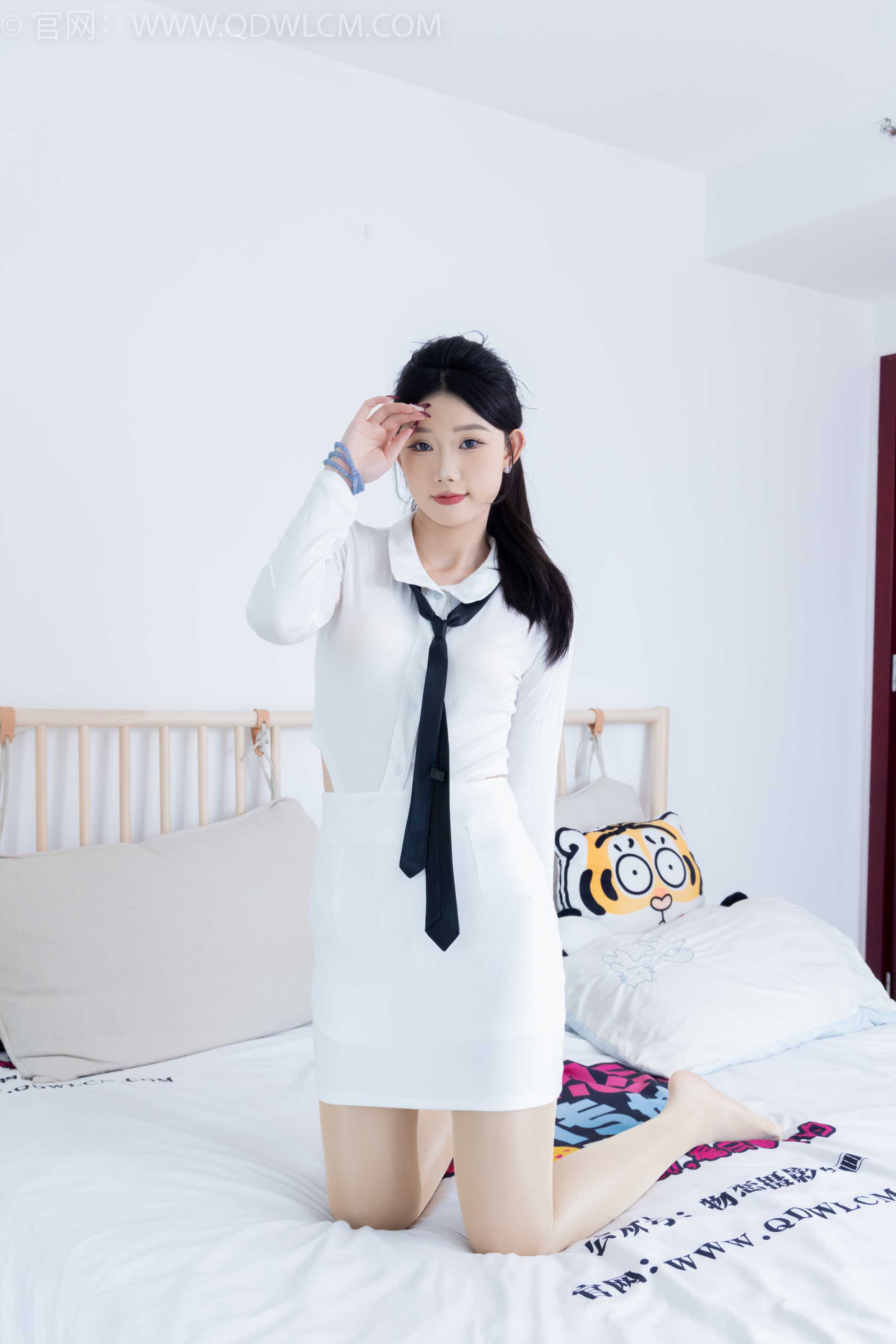 物恋传媒 NO.2235 小竹-高跟鞋、油亮（脚尖透明款）[170P-1V-3.54G] 插图3