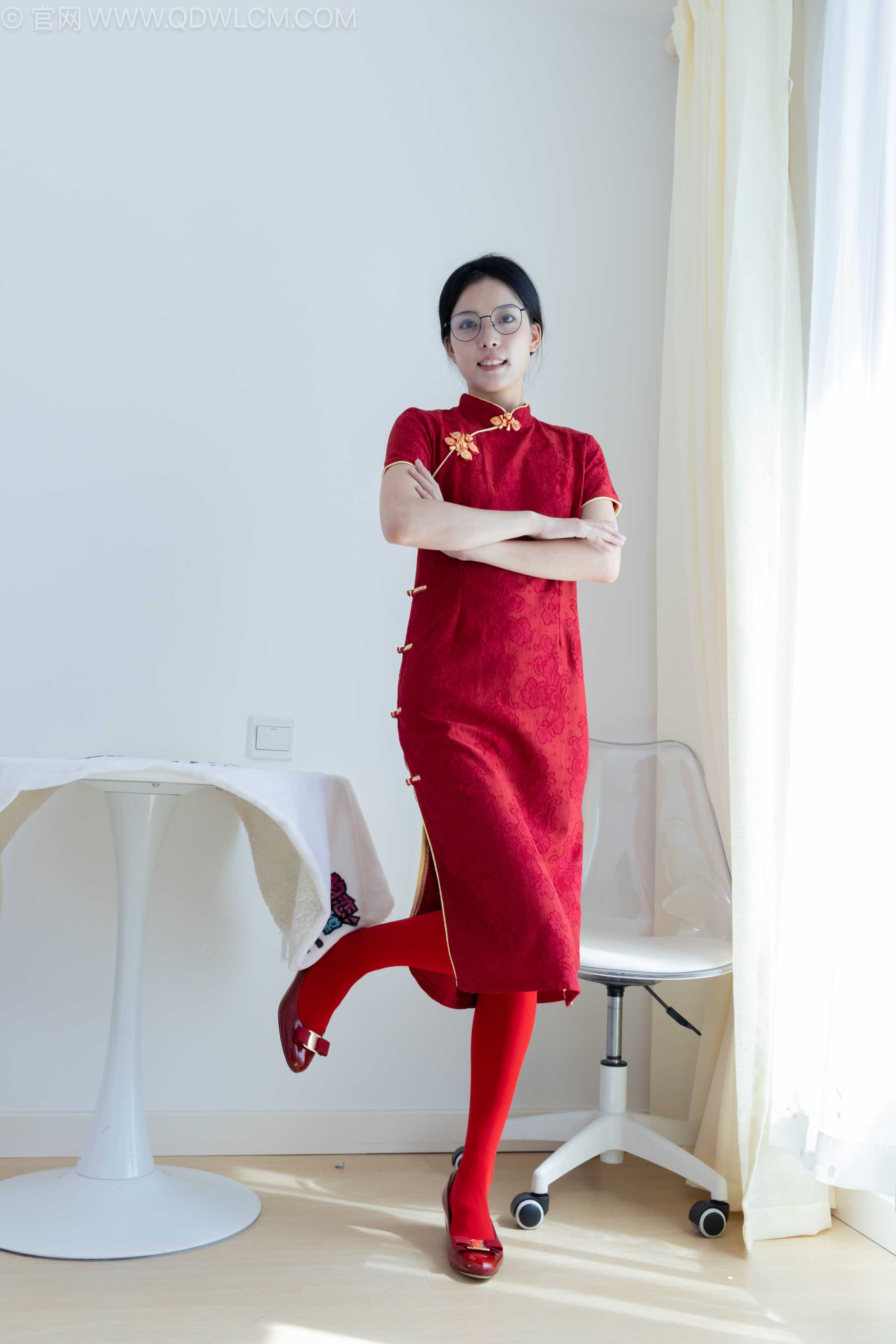 物恋传媒 NO.2236 茯苓-红色低跟鞋、厚款红色、皮筋绑脚老头乐挠脚剧情[161P-1V-4.06G] 插图3