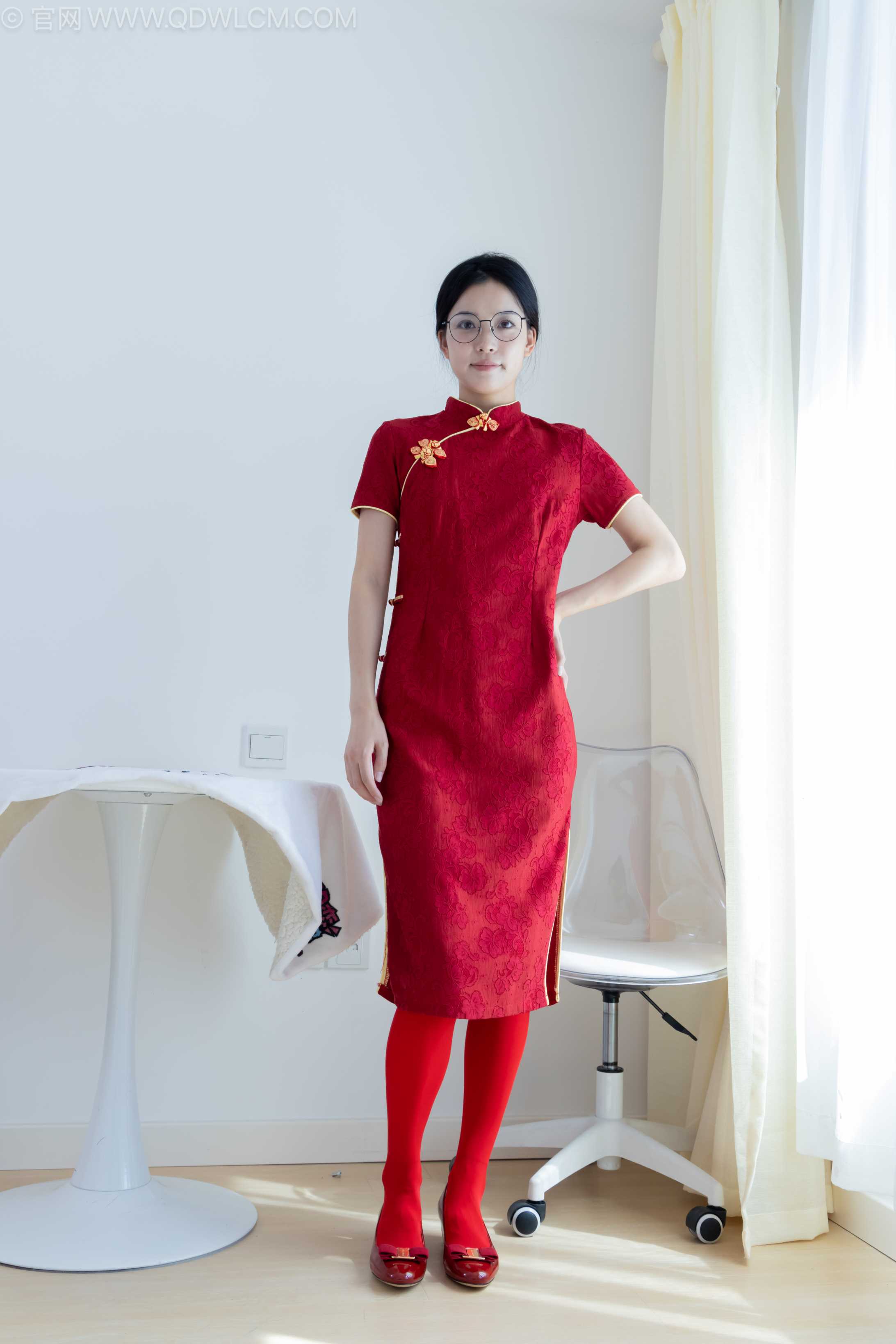 物恋传媒 NO.2236 茯苓-红色低跟鞋、厚款红色、皮筋绑脚老头乐挠脚剧情[161P-1V-4.06G]