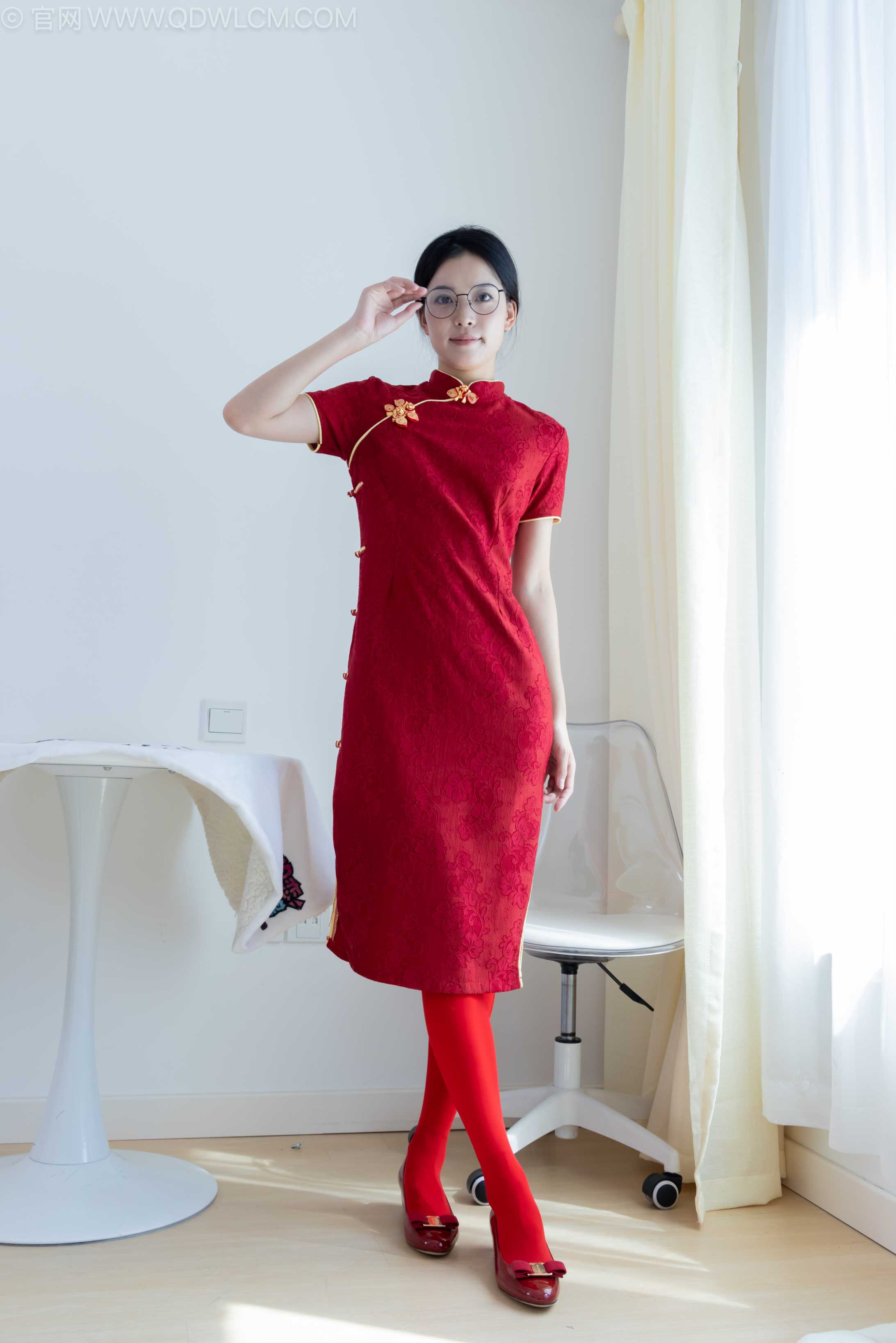 物恋传媒 NO.2236 茯苓-红色低跟鞋、厚款红色、皮筋绑脚老头乐挠脚剧情[161P-1V-4.06G] 插图5