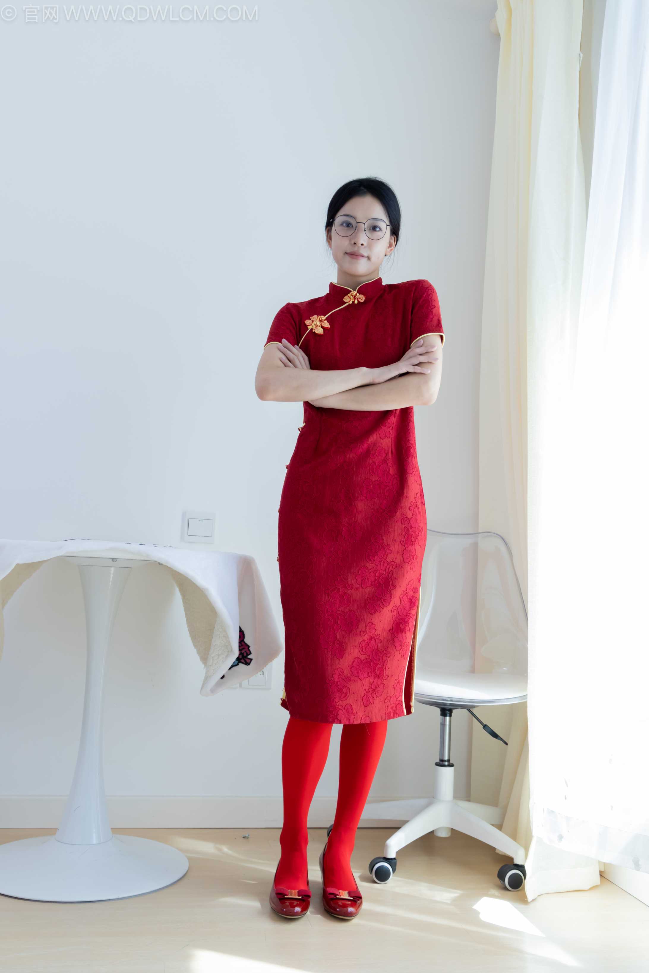 物恋传媒 NO.2236 茯苓-红色低跟鞋、厚款红色、皮筋绑脚老头乐挠脚剧情[161P-1V-4.06G] 插图2