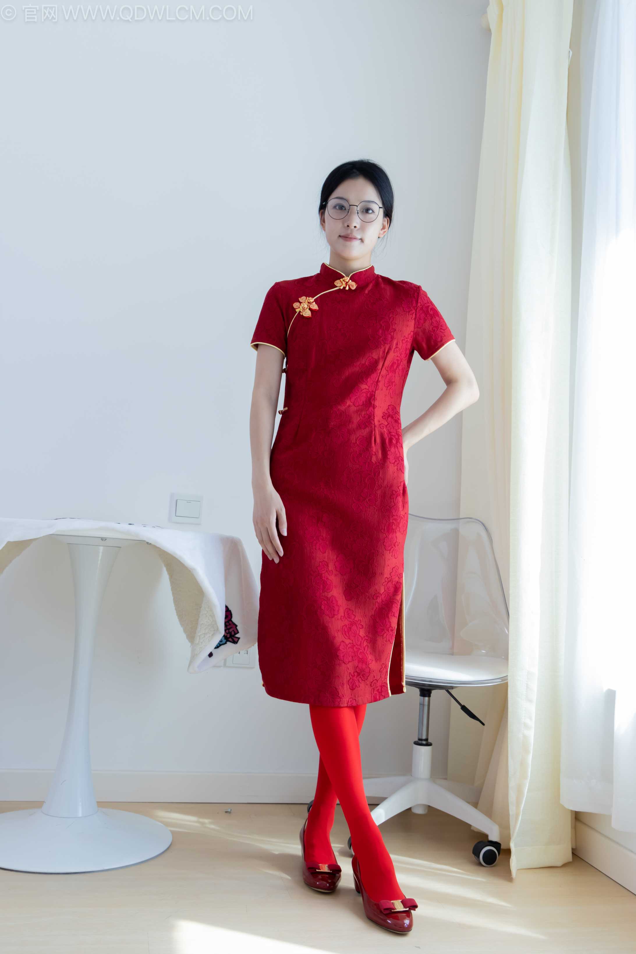 物恋传媒 NO.2236 茯苓-红色低跟鞋、厚款红色、皮筋绑脚老头乐挠脚剧情[161P-1V-4.06G] 插图4