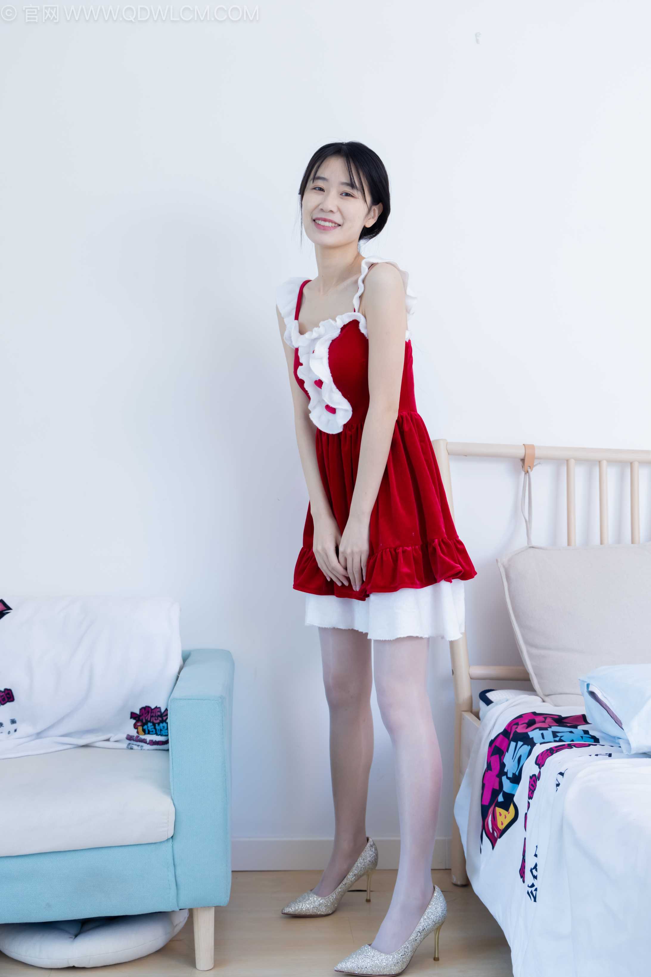 物恋传媒 NO.2237 菜菜-高跟鞋、油亮薄丝（脚尖透明款）、草莓和酸奶摆盘剧情[230P-1V-5.69G] 插图3