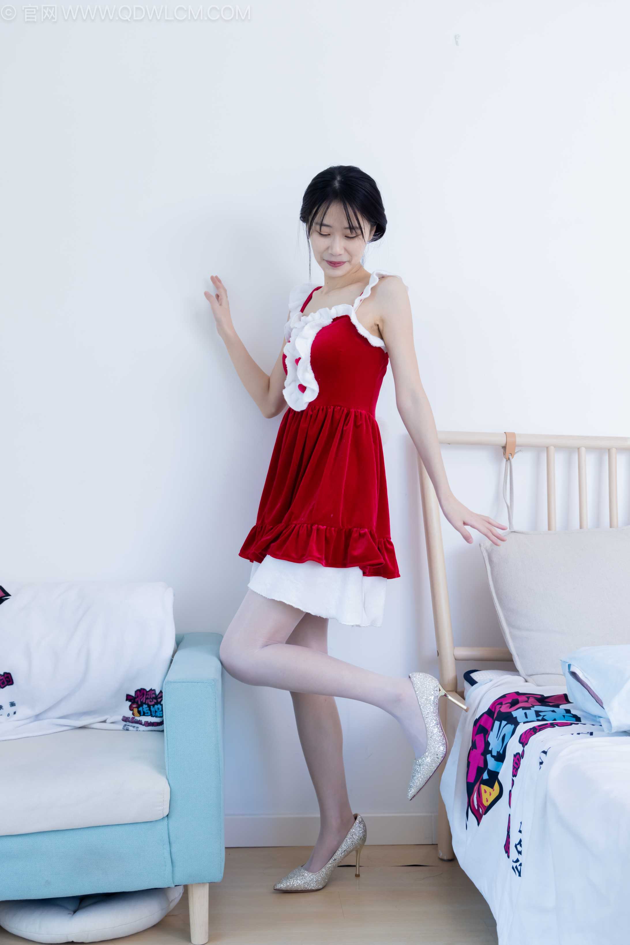 物恋传媒 NO.2237 菜菜-高跟鞋、油亮薄丝（脚尖透明款）、草莓和酸奶摆盘剧情[230P-1V-5.69G] 插图4