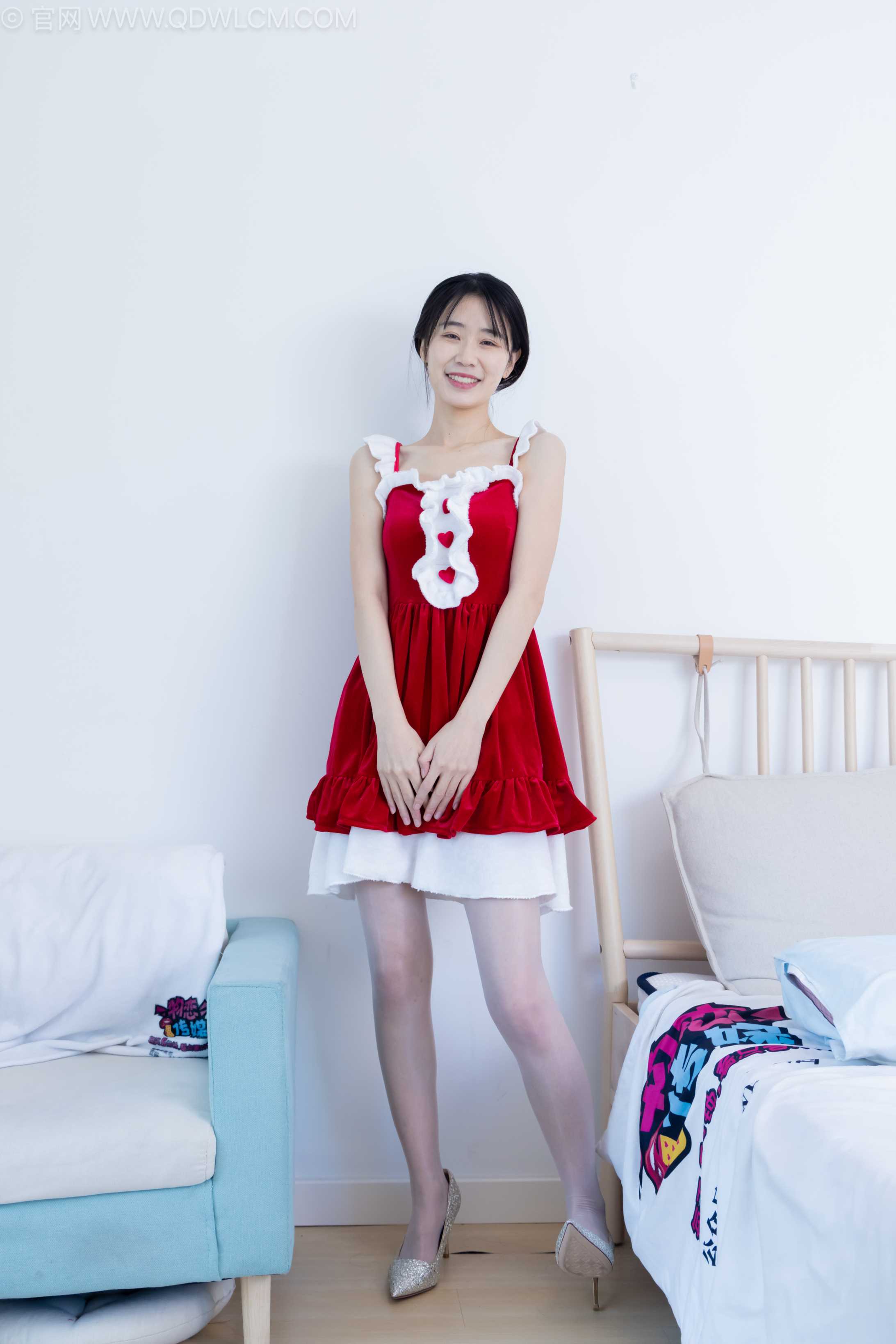 物恋传媒 NO.2237 菜菜-高跟鞋、油亮薄丝（脚尖透明款）、草莓和酸奶摆盘剧情[230P-1V-5.69G]