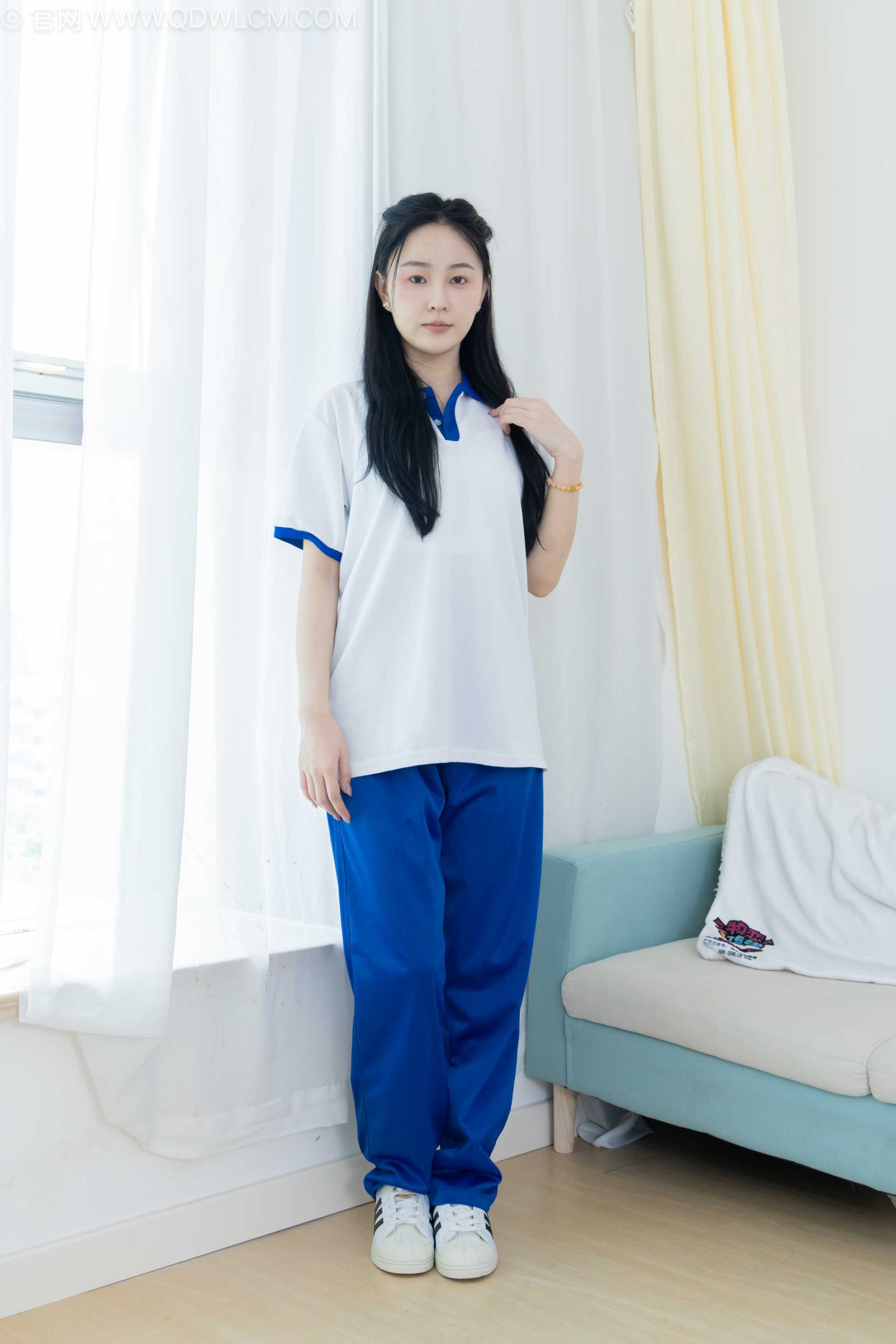 物恋传媒 NO.2241 美兔-板鞋、黑网袜、校服裤里丝[155P-1V-4.29G]