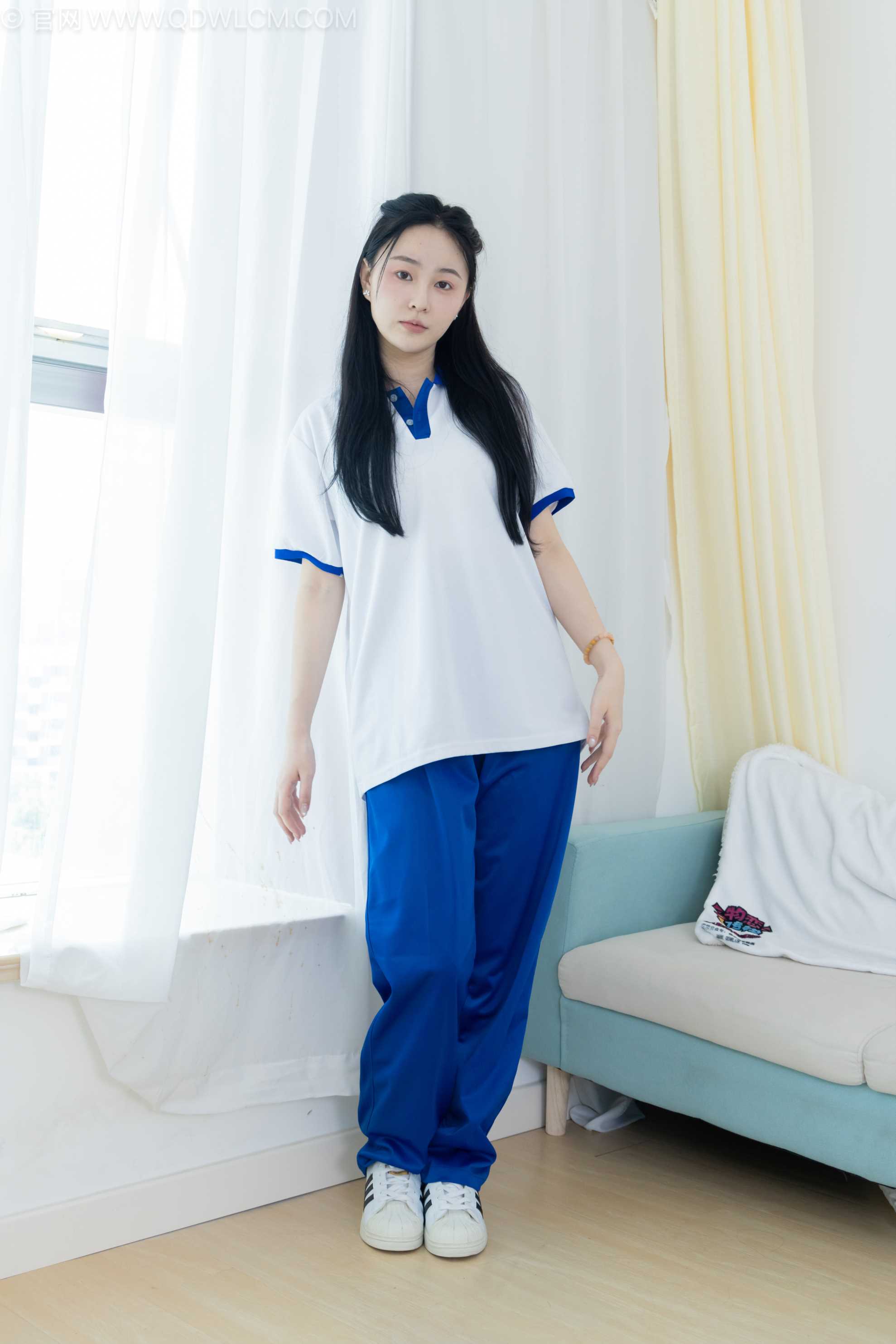 物恋传媒 NO.2241 美兔-板鞋、黑网袜、校服裤里丝[155P-1V-4.29G]