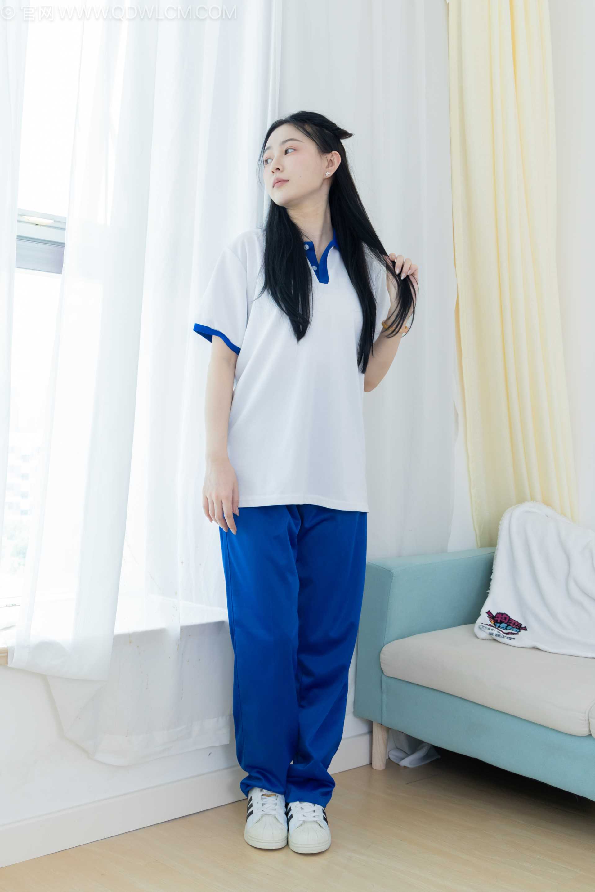 物恋传媒 NO.2241 美兔-板鞋、黑网袜、校服裤里丝[155P-1V-4.29G]