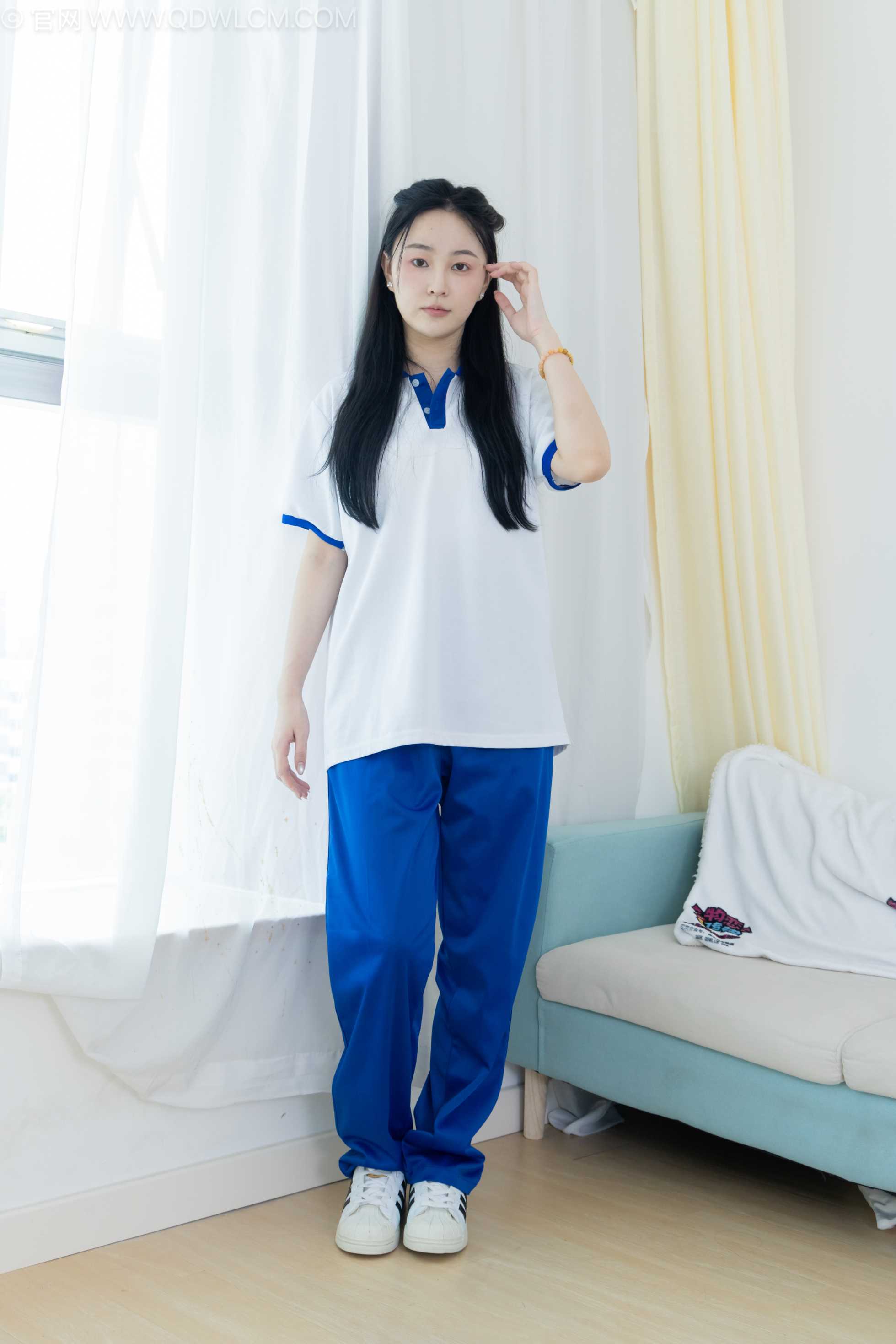 物恋传媒 NO.2241 美兔-板鞋、黑网袜、校服裤里丝[155P-1V-4.29G]