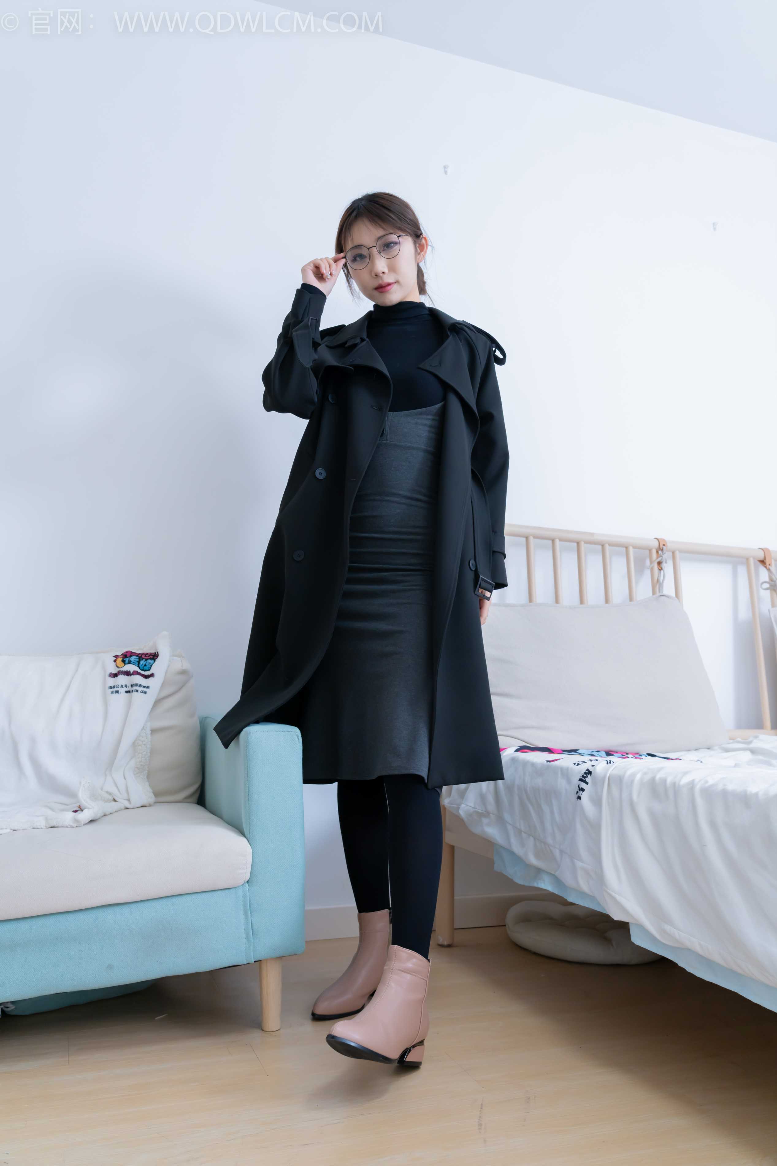 物恋传媒 NO.2247 泡泡-短靴、皮筋绑脚老头乐挠脚剧情[151P-1V-4.73G] 插图3