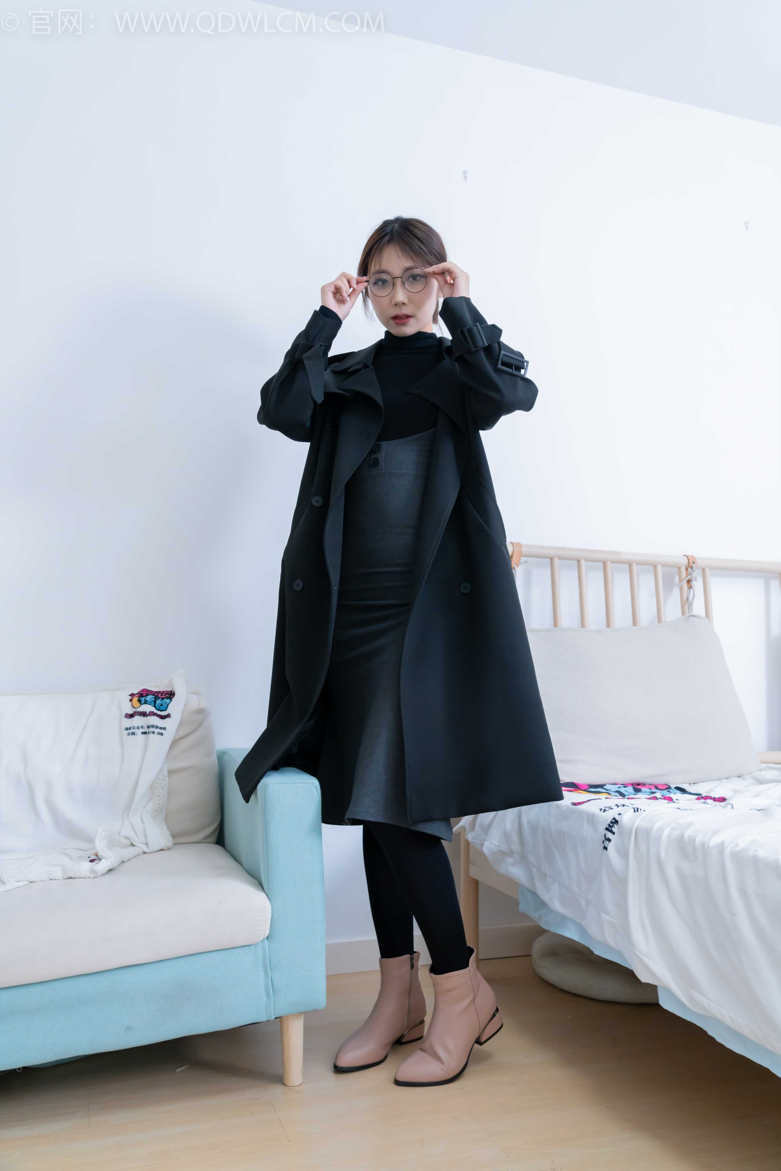 物恋传媒 NO.2247 泡泡-短靴、皮筋绑脚老头乐挠脚剧情[151P-1V-4.73G] 插图2