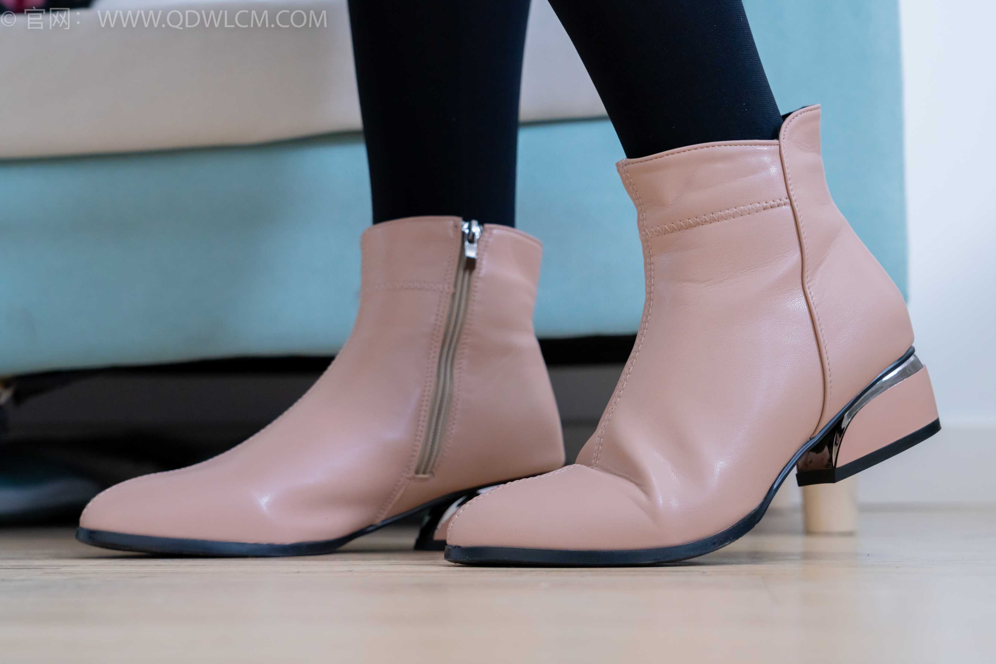 物恋传媒 NO.2247 泡泡-短靴、皮筋绑脚老头乐挠脚剧情[151P-1V-4.73G] 插图4