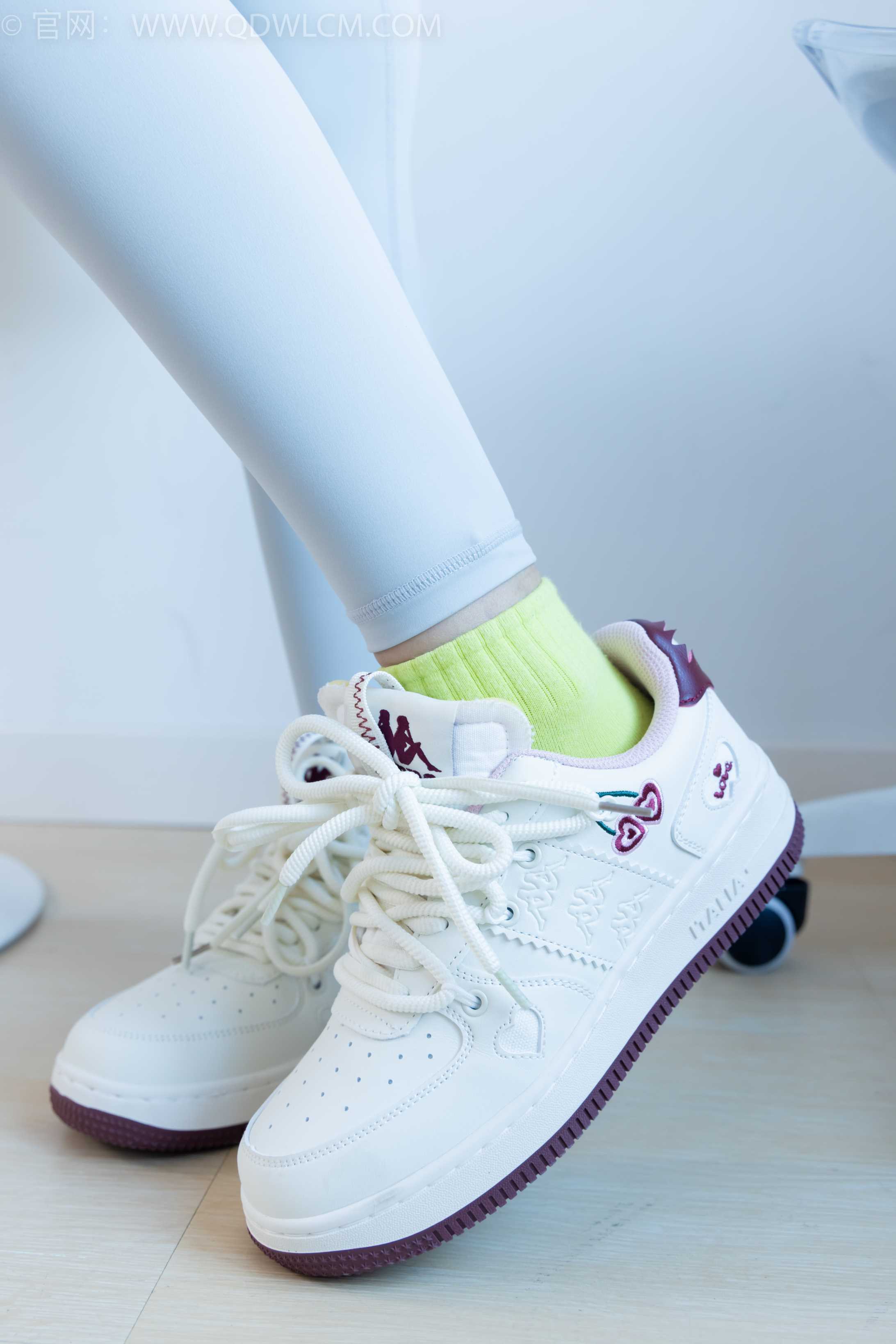 物恋传媒 NO.2254 岚岚-瑜伽裤、板鞋、两双棉袜 [160P1V-3.69GB]