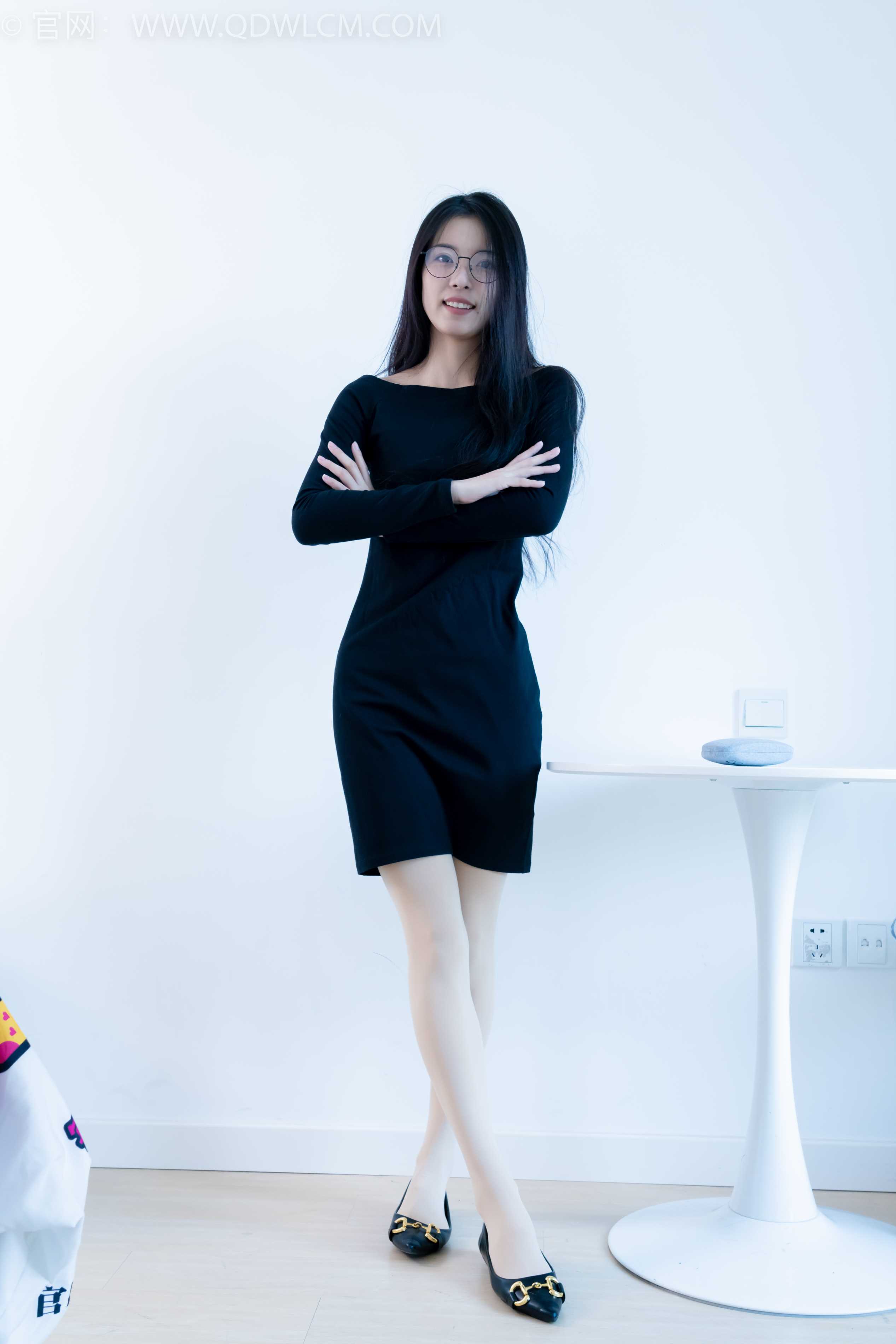 物恋传媒 NO.2256 茯苓-平底鞋、皮筋绑脚和挠脚心剧情[220P-1V-6.31G]