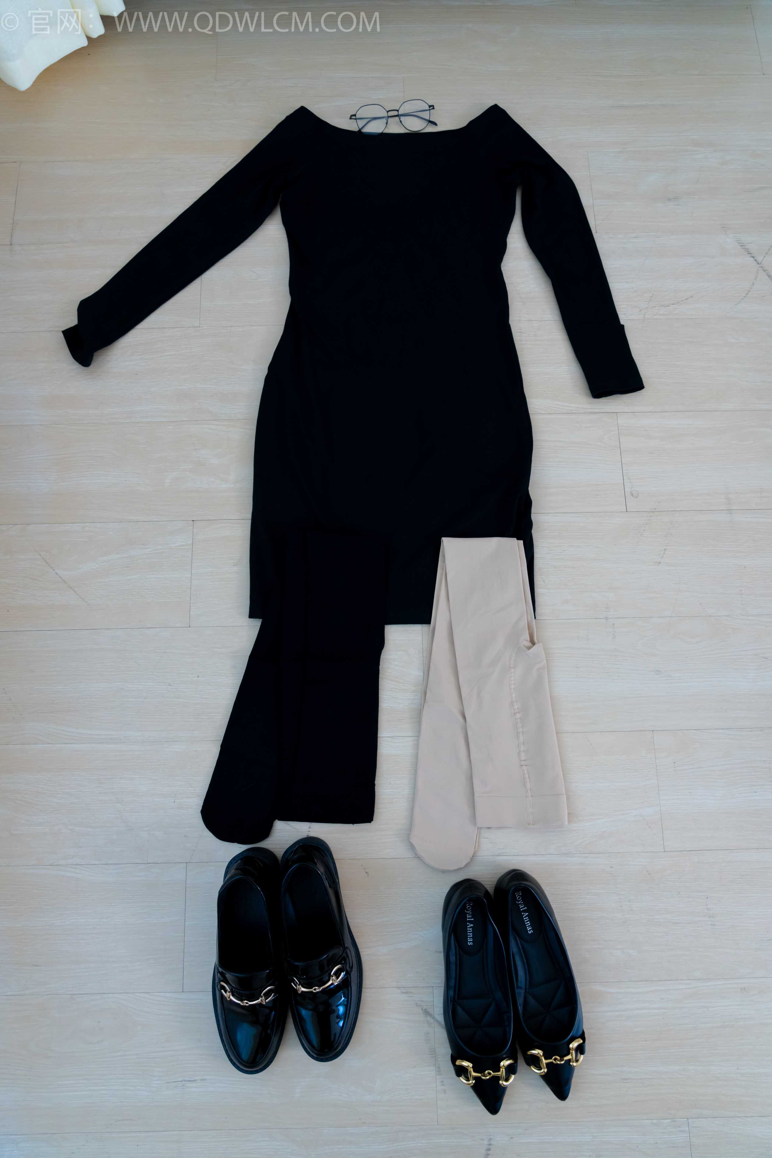 物恋传媒 NO.2256 茯苓-平底鞋、皮筋绑脚和挠脚心剧情[220P-1V-6.31G]