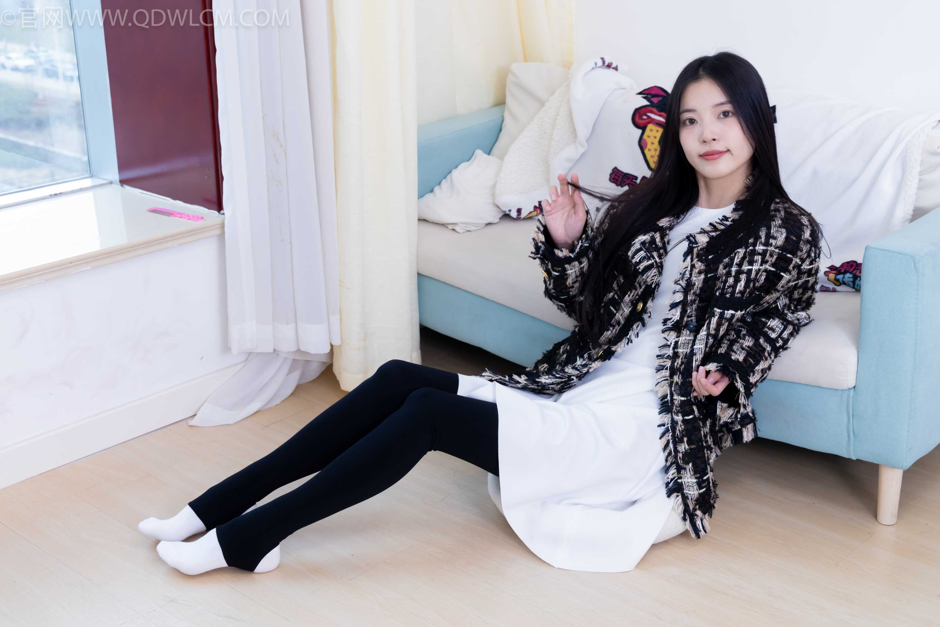 物恋传媒 NO.2260 茯苓-板鞋、黑色踩脚裤、白棉袜[156P-1V-3.91G]