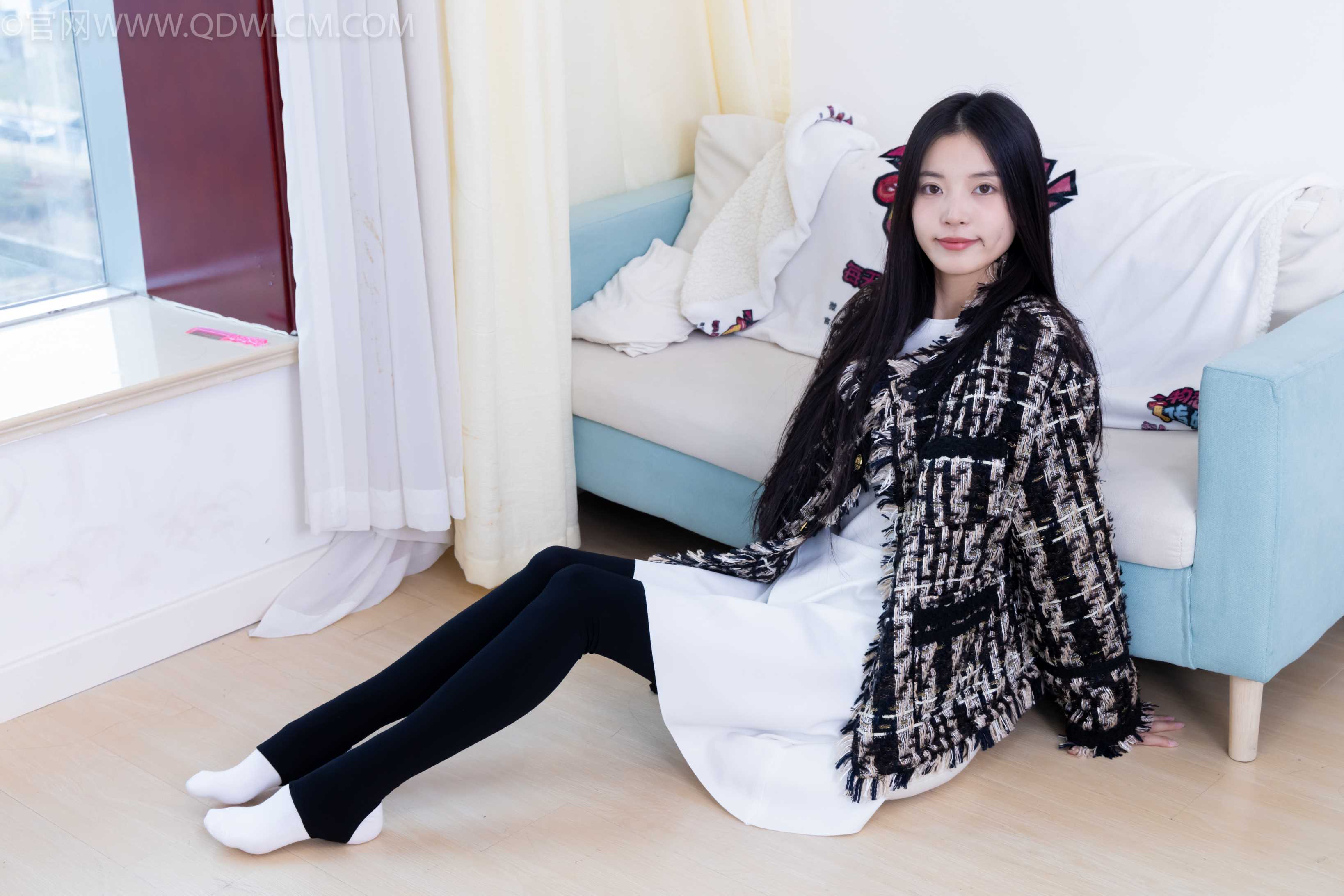 物恋传媒 NO.2260 茯苓-板鞋、黑色踩脚裤、白棉袜[156P-1V-3.91G]