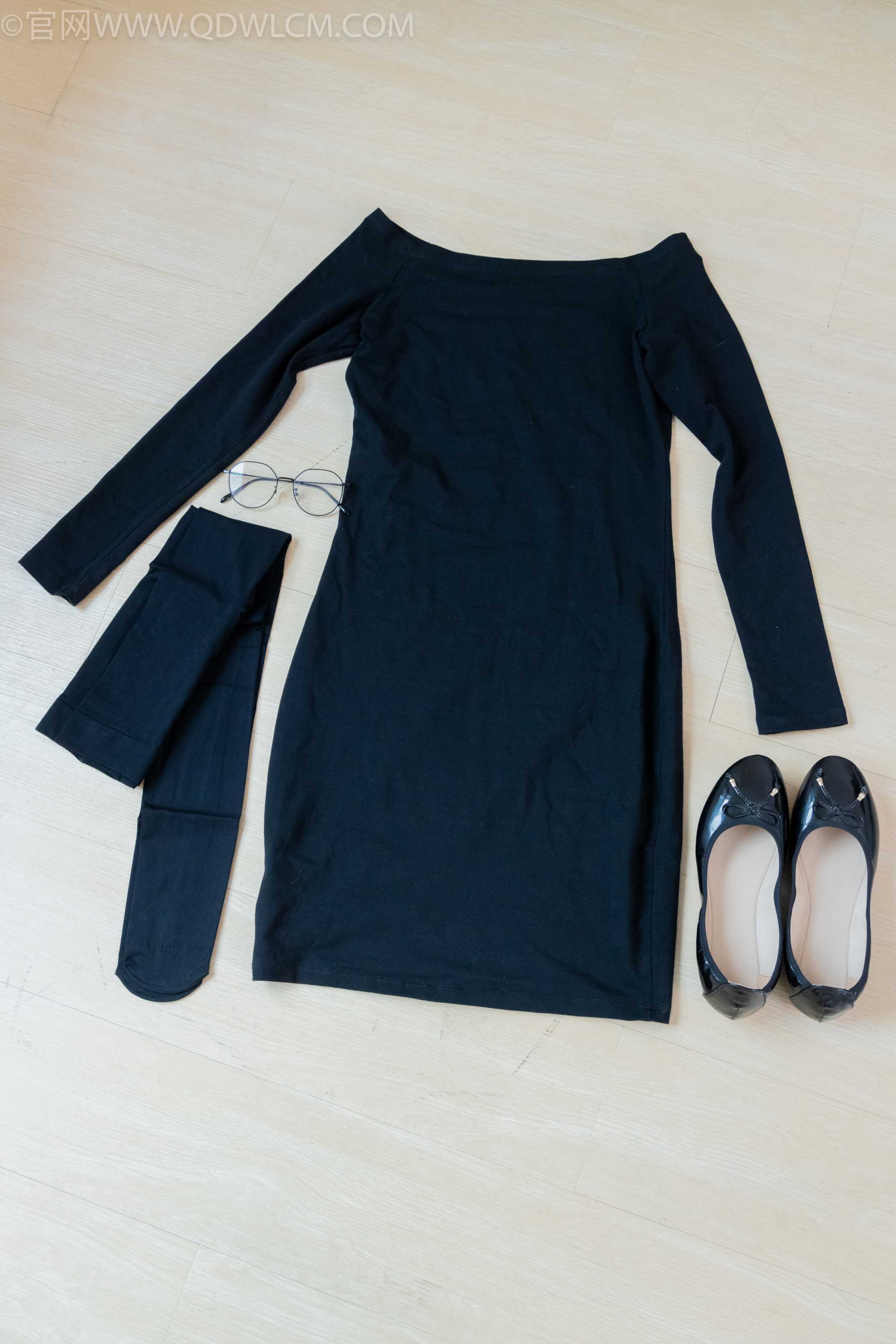 物恋传媒 NO.2265 恬恬-平底鞋、踩奶油蛋糕剧情[157P-1V-4.36G]