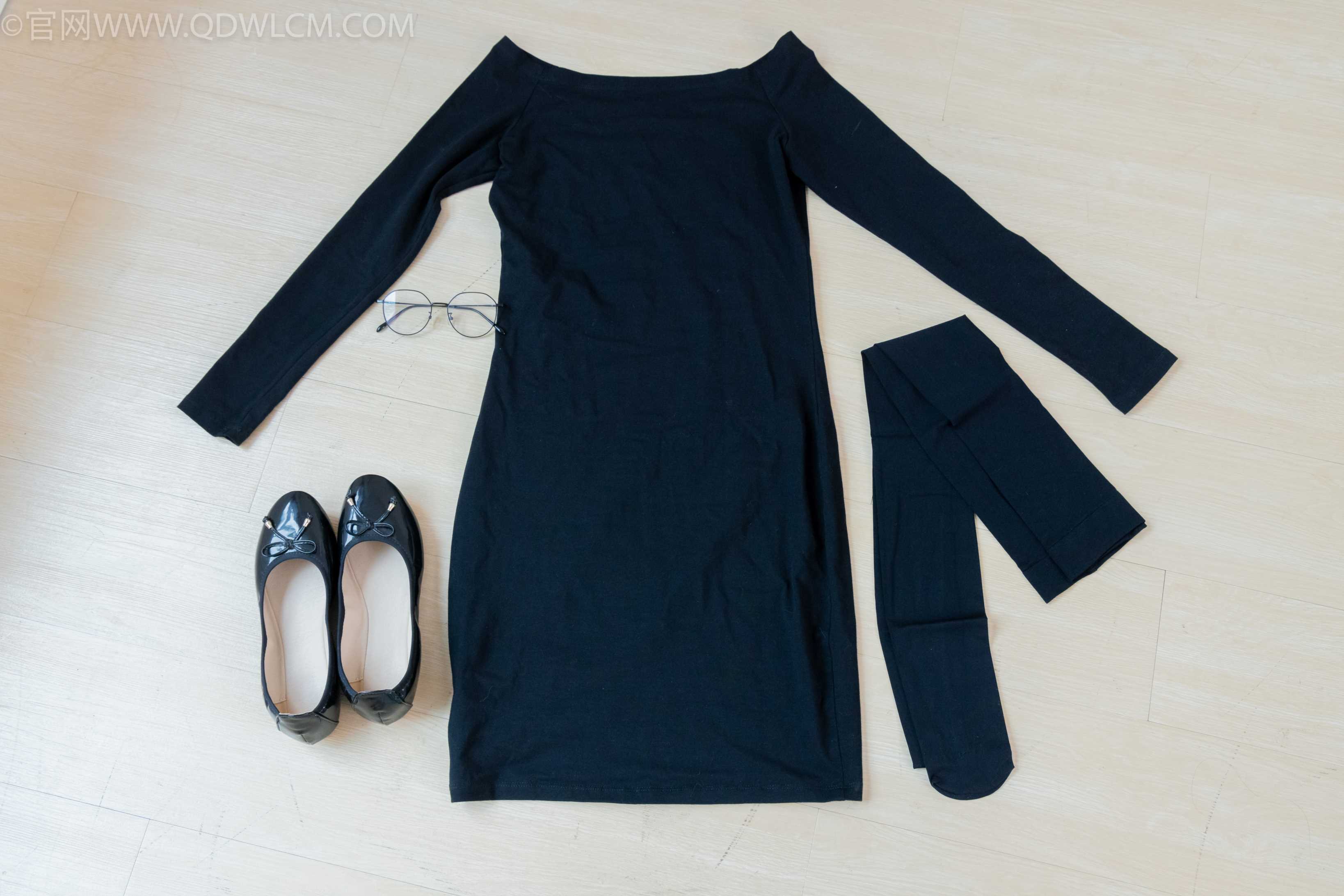 物恋传媒 NO.2265 恬恬-平底鞋、踩奶油蛋糕剧情[157P-1V-4.36G]