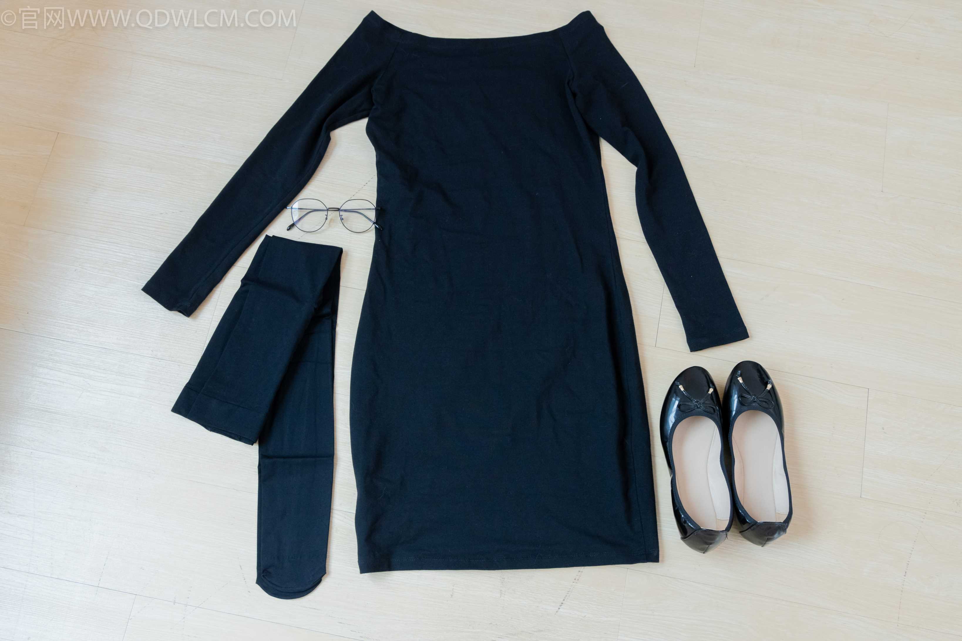 物恋传媒 NO.2265 恬恬-平底鞋、踩奶油蛋糕剧情[157P-1V-4.36G]