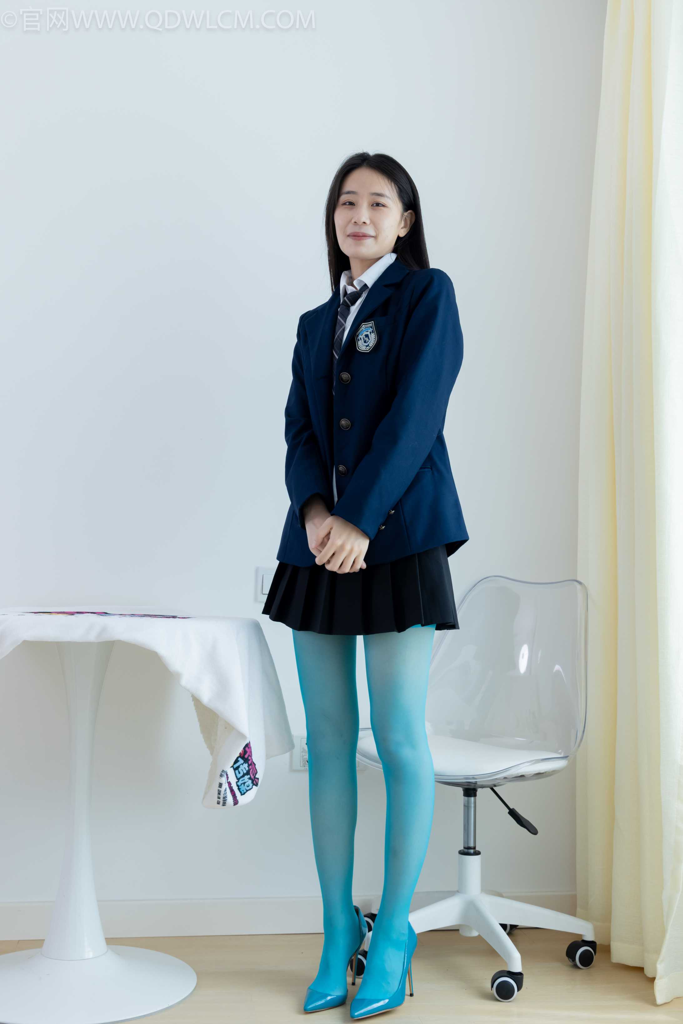 物恋传媒 NO.2269 菜菜-高跟鞋、薄蓝绿色丝（脚尖加固款）、胶带绑脚踝老头乐挠脚剧情[151P-1V-4.53G]