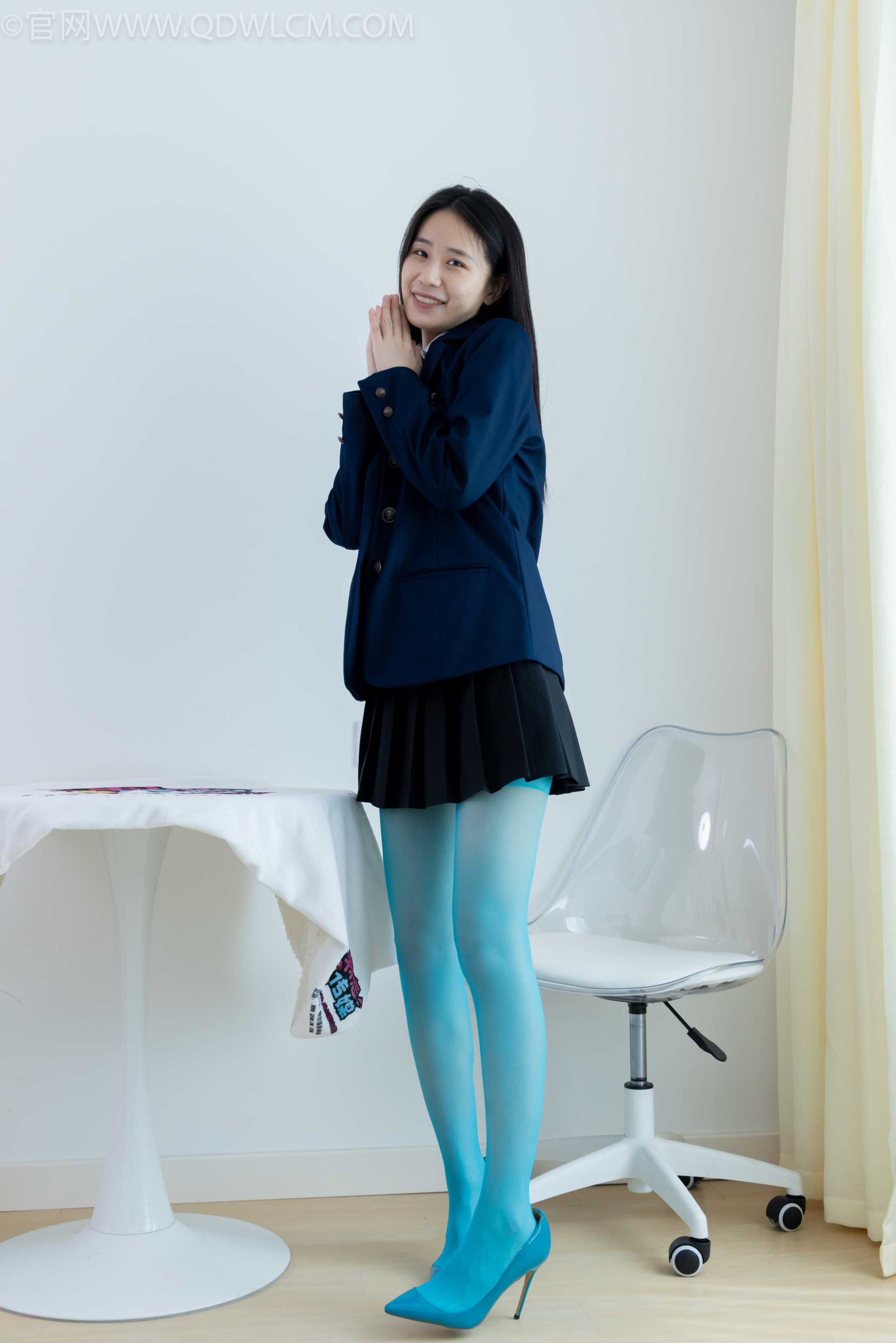 物恋传媒 NO.2269 菜菜-高跟鞋、薄蓝绿色丝（脚尖加固款）、胶带绑脚踝老头乐挠脚剧情[151P-1V-4.53G]