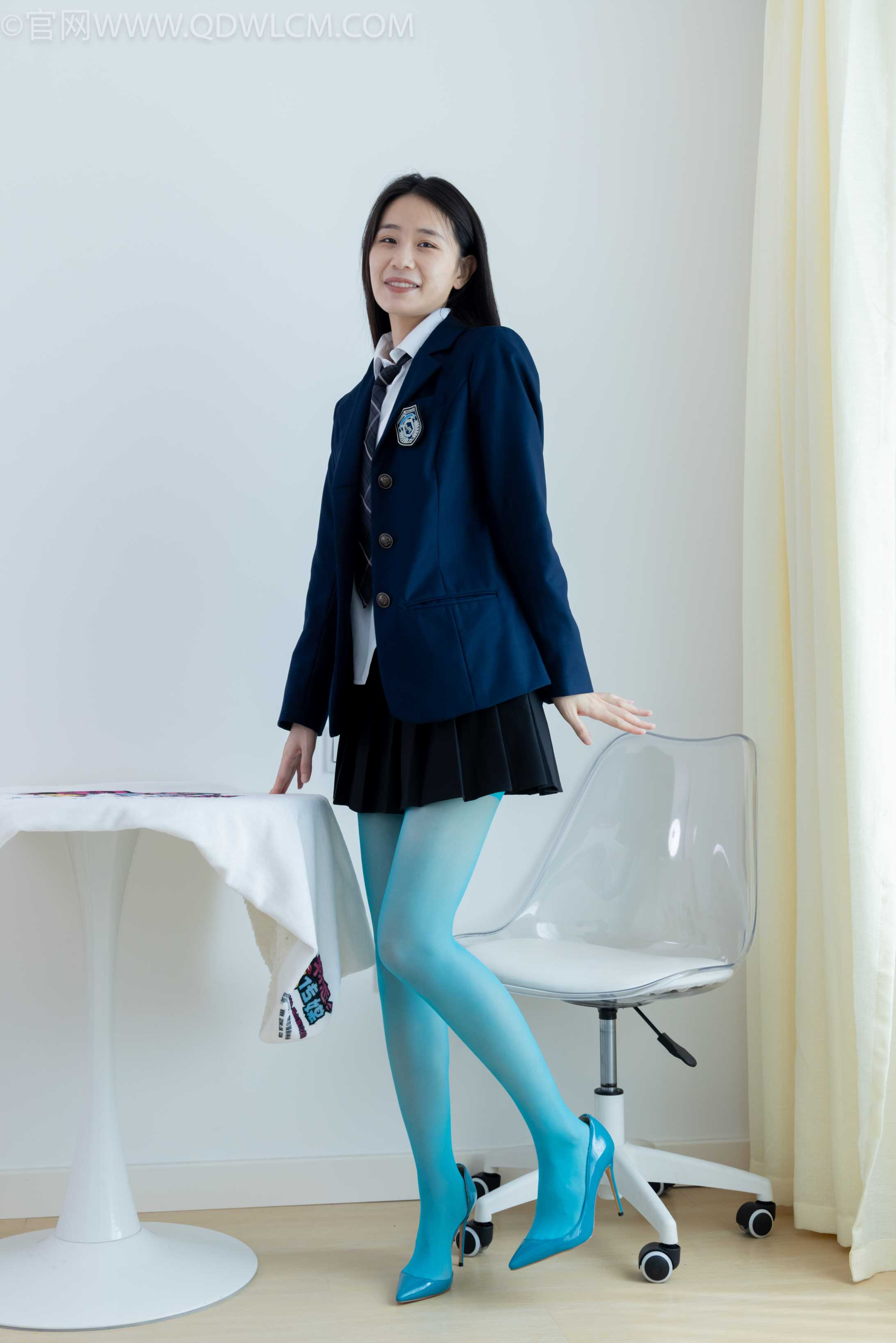 物恋传媒 NO.2269 菜菜-高跟鞋、薄蓝绿色丝（脚尖加固款）、胶带绑脚踝老头乐挠脚剧情[151P-1V-4.53G]