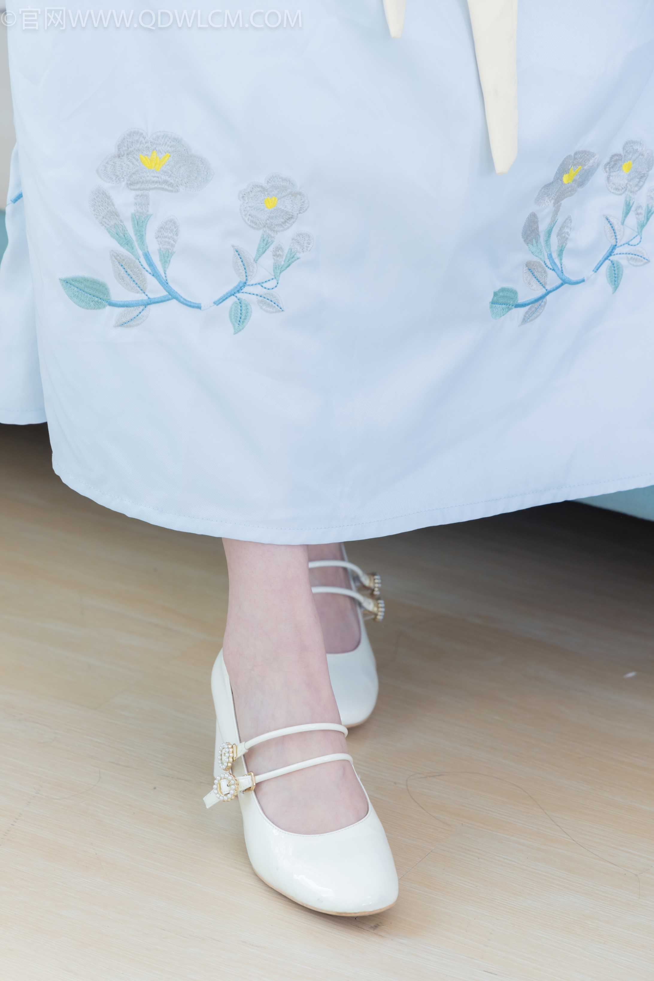 物恋传媒 NO.2270 小酒-高跟鞋、布鞋、白棉足袋、汉服[191P-1V-4.94G]