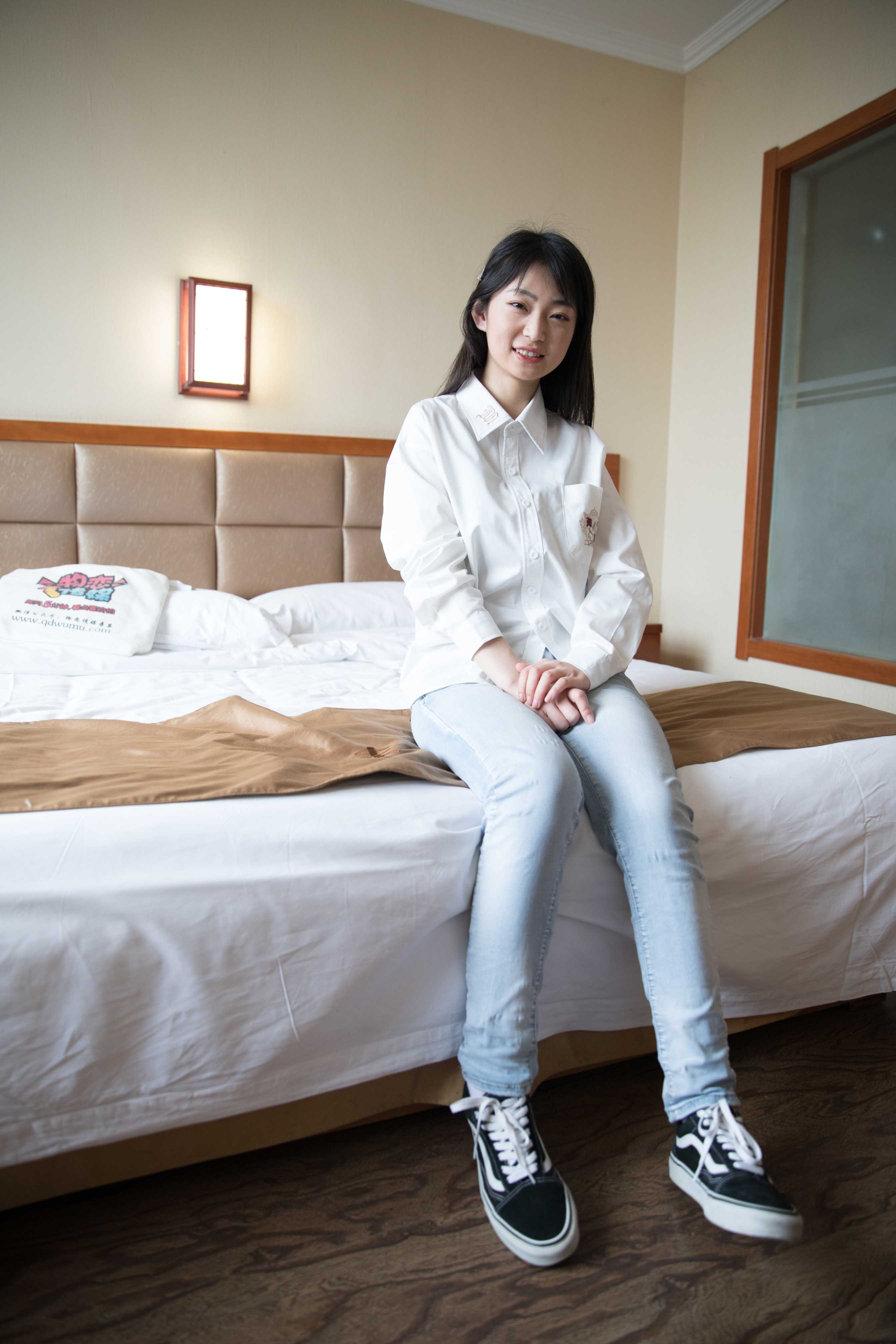 物恋传媒 No.359 小凌-白色衬衣 [172P+1V7.2G]