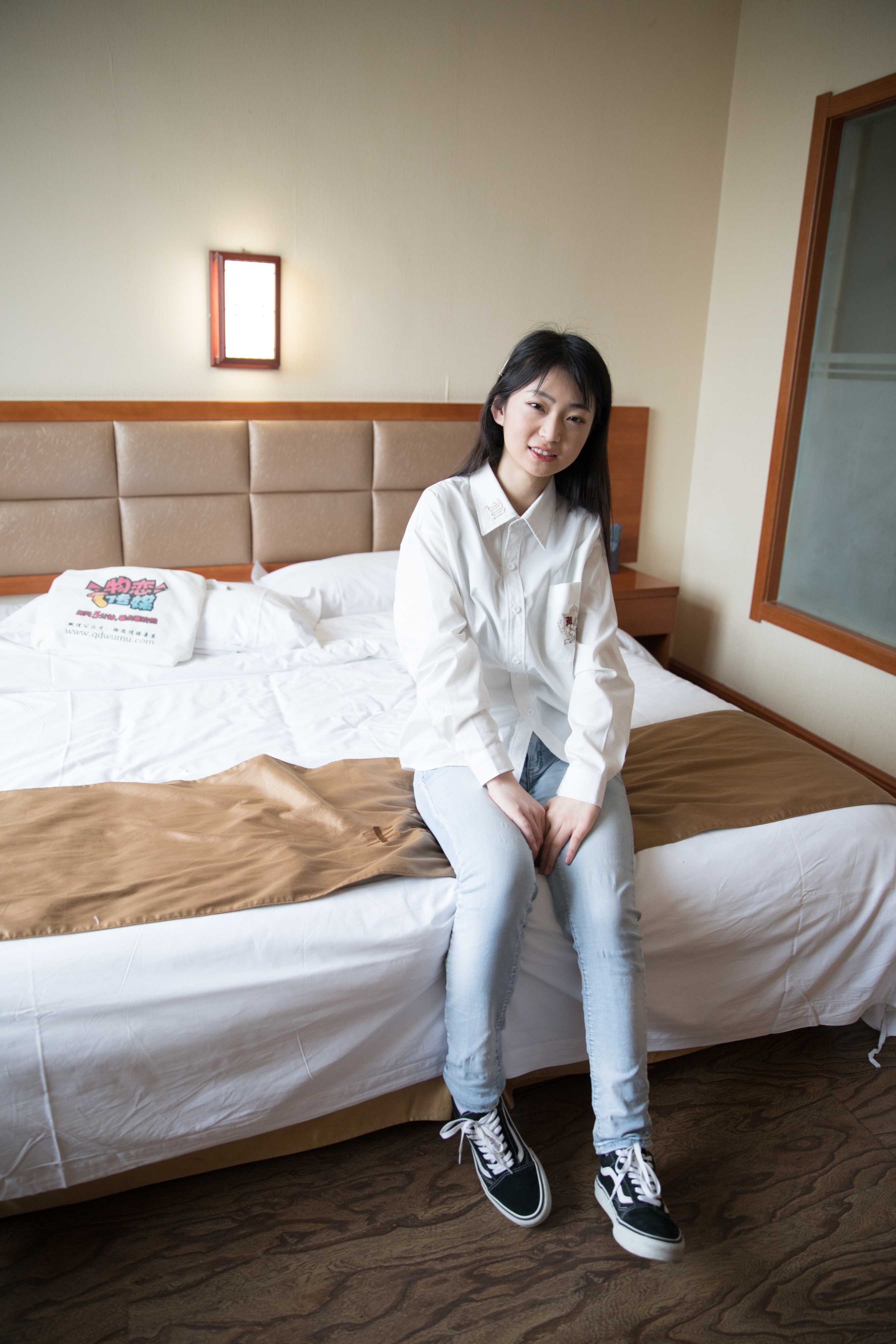 物恋传媒 No.359 小凌-白色衬衣 [172P+1V7.2G]