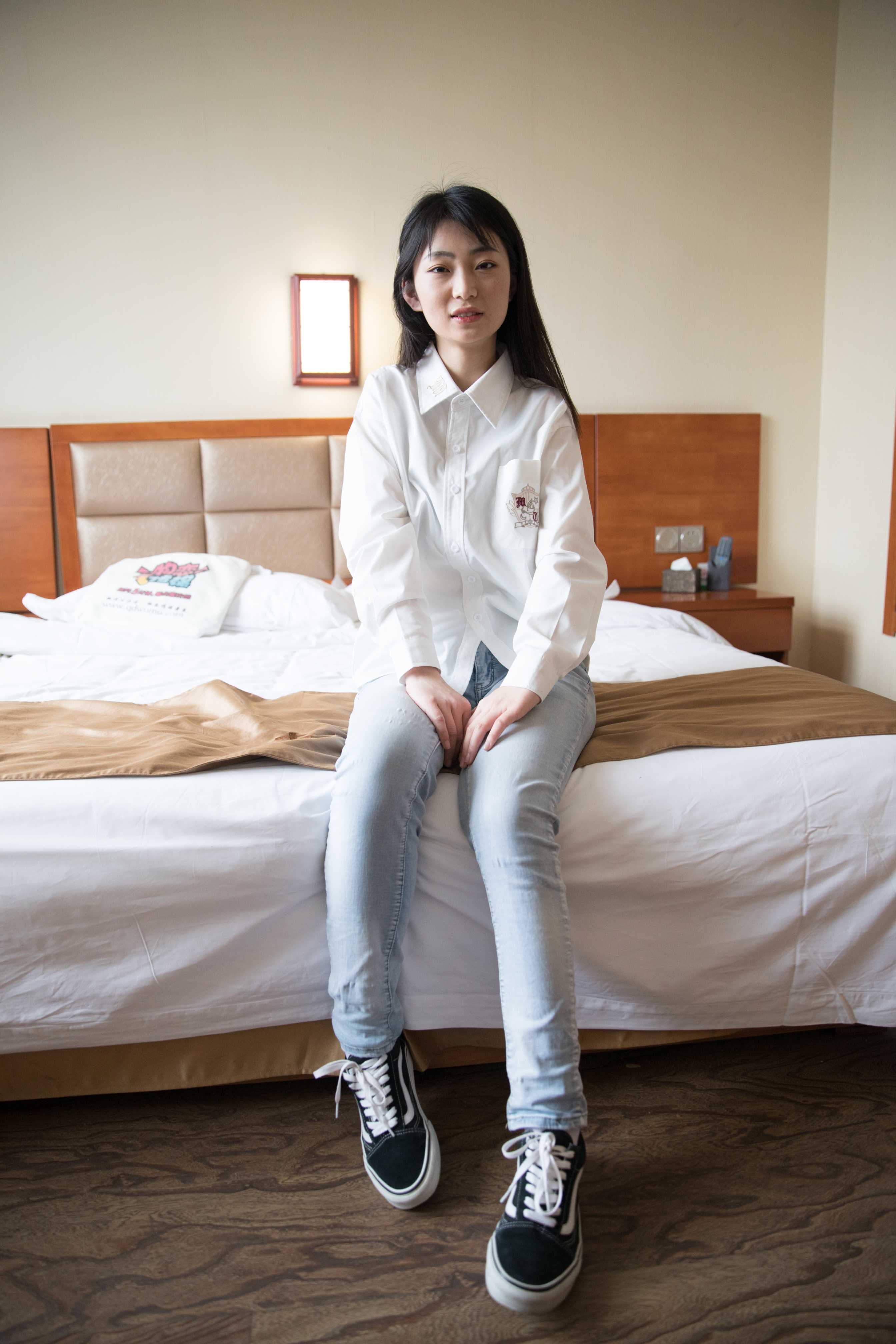 物恋传媒 No.359 小凌-白色衬衣 [172P+1V7.2G]