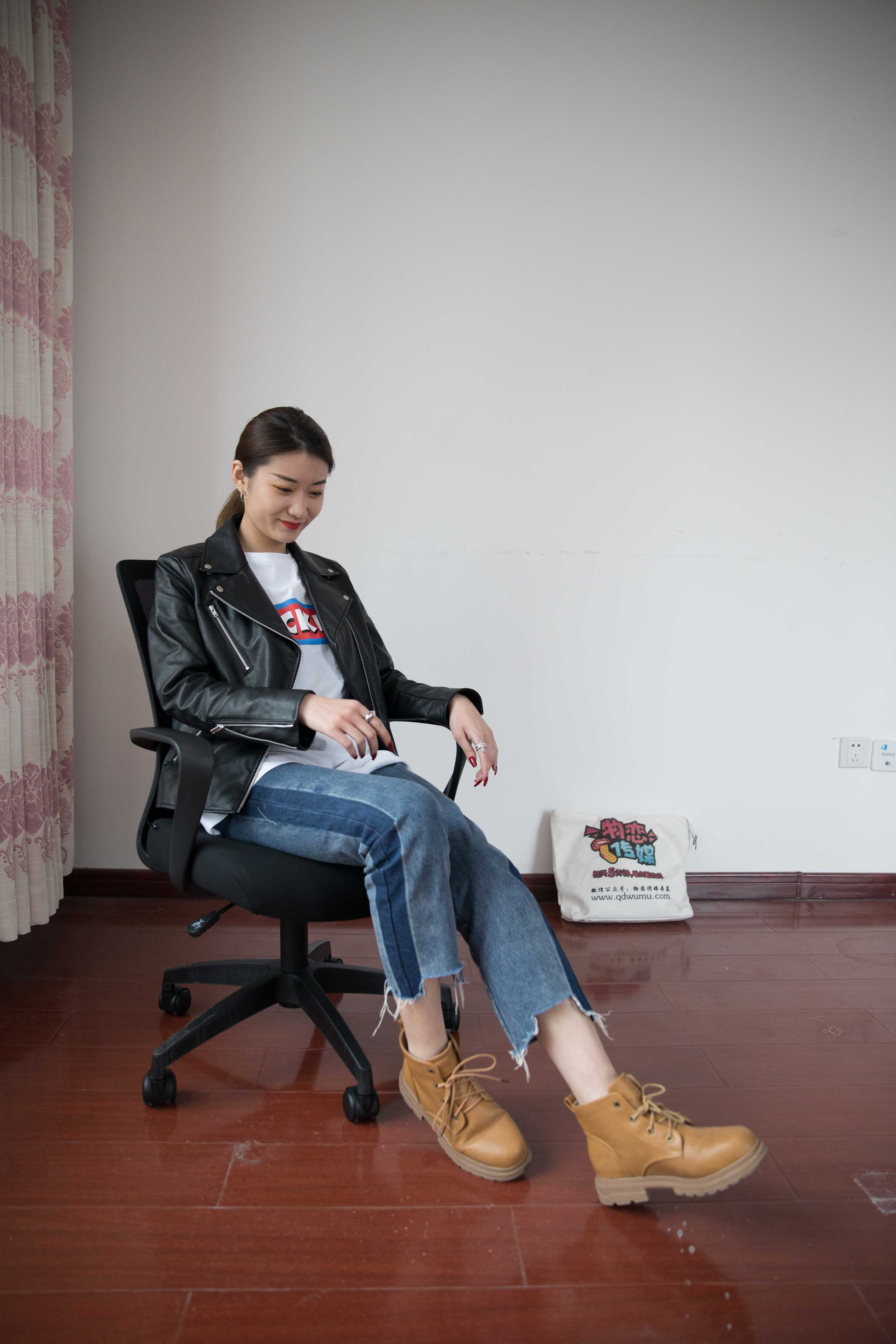 物恋传媒 No.384 言言-沙漠之花 [154P+1V4.29G]