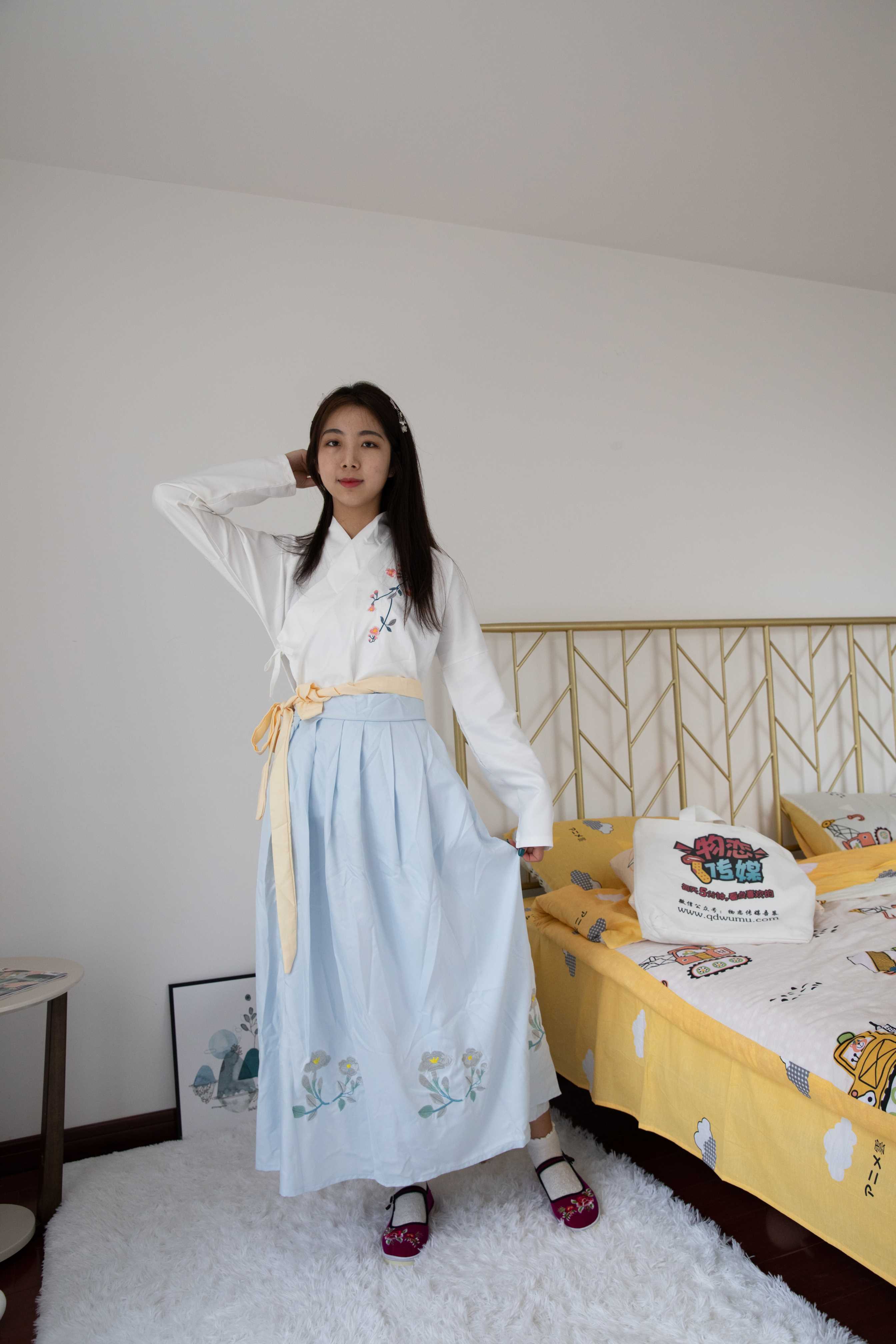 物恋传媒 No.421 心心-蝶恋花 [130P+1V4.4G]