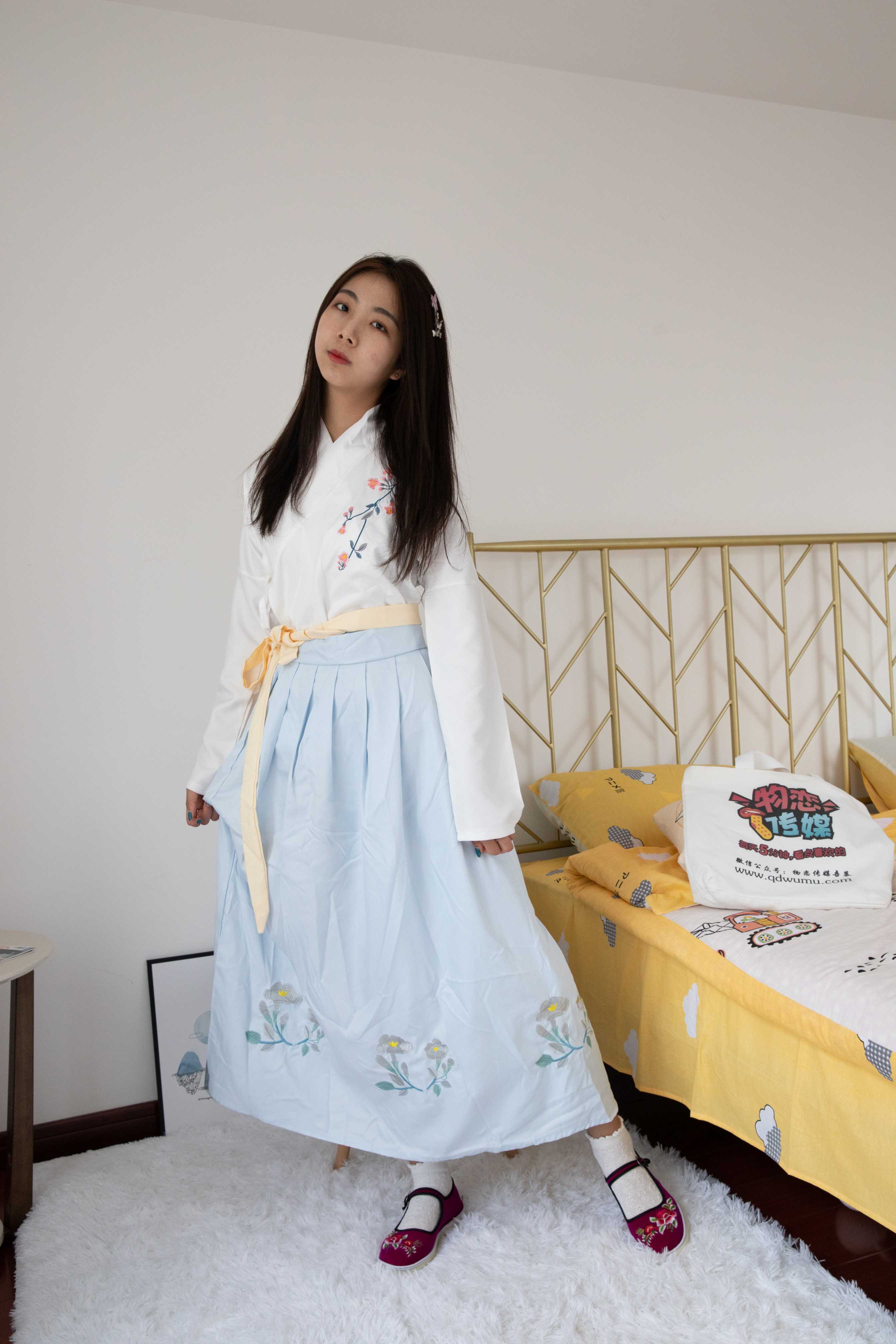 物恋传媒 No.421 心心-蝶恋花 [130P+1V4.4G]