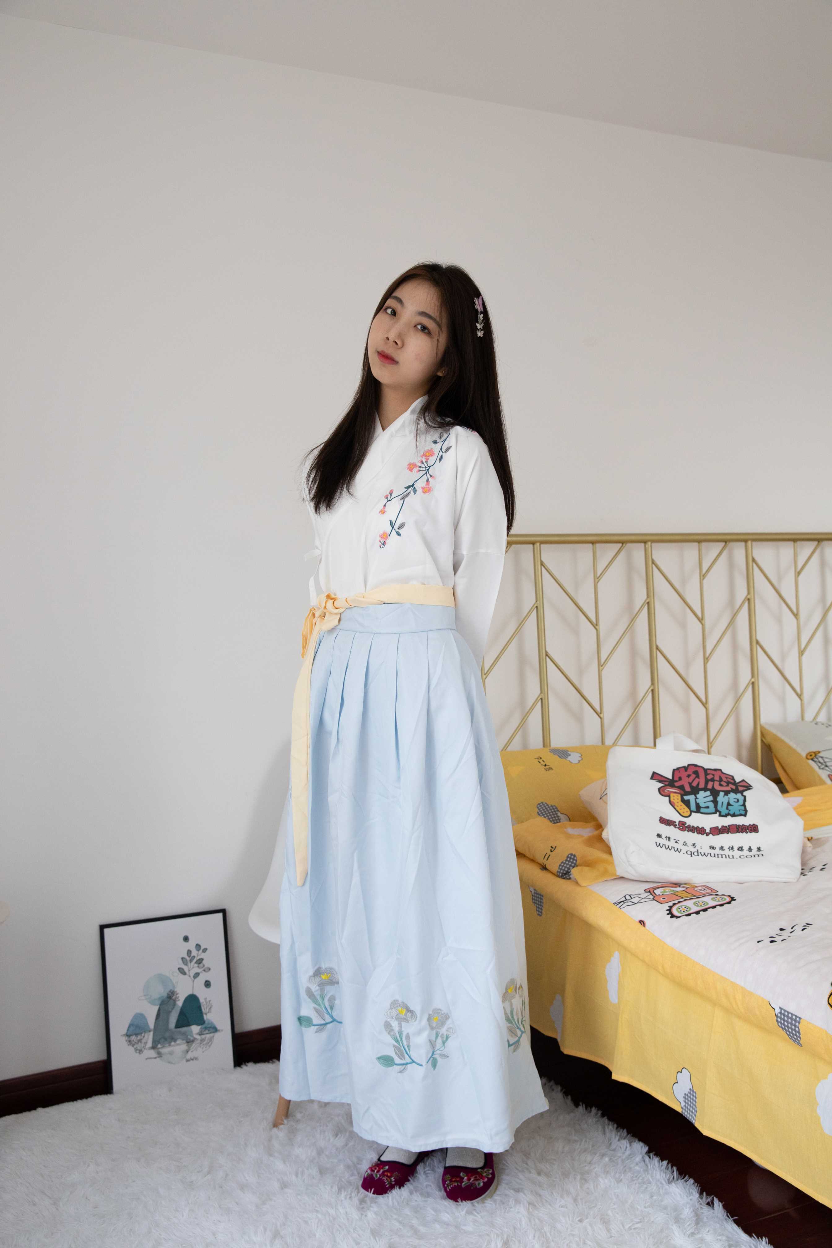 物恋传媒 No.421 心心-蝶恋花 [130P+1V4.4G]