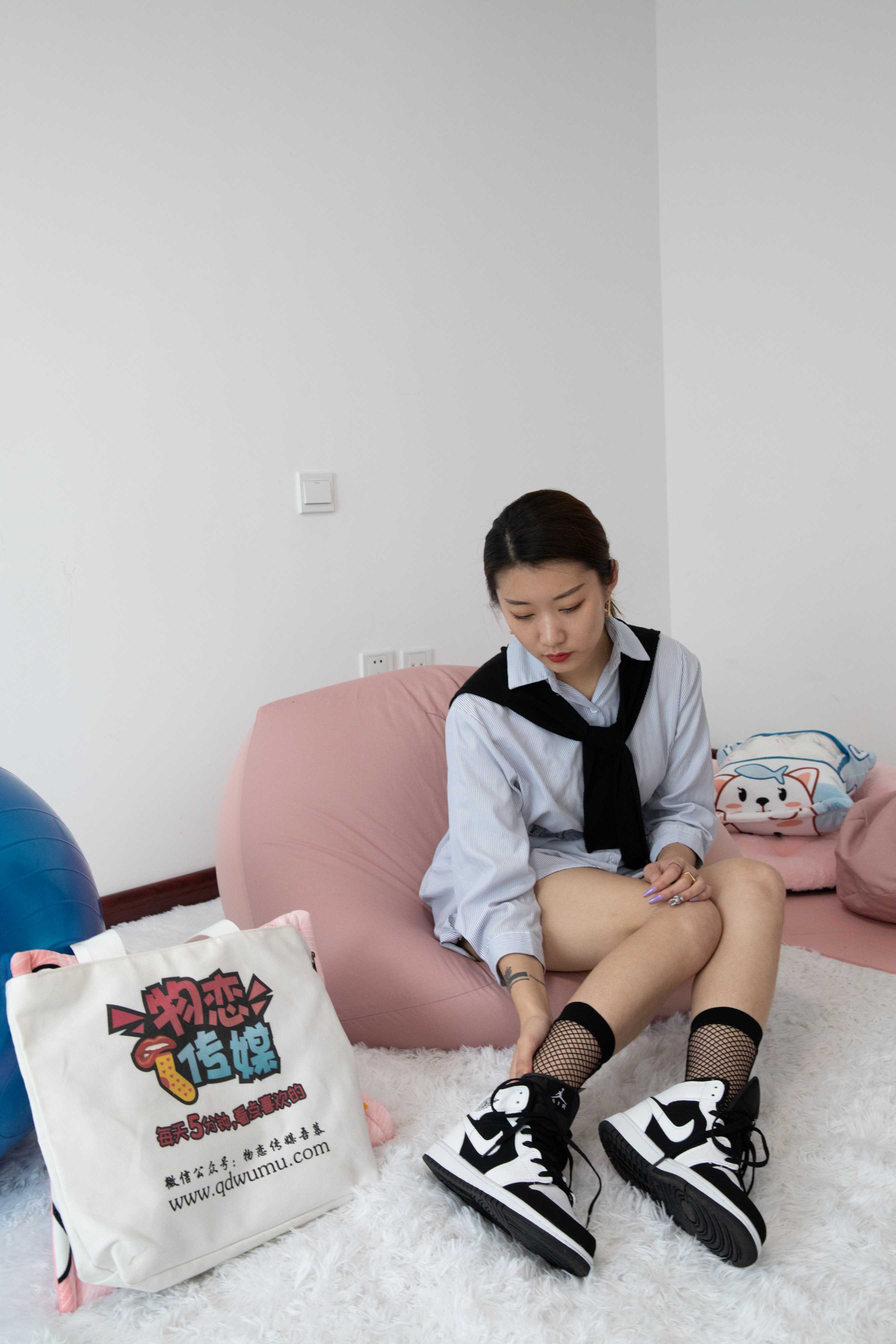 物恋传媒 No.424 言言-倾城之恋 [135P+1V3.98G]