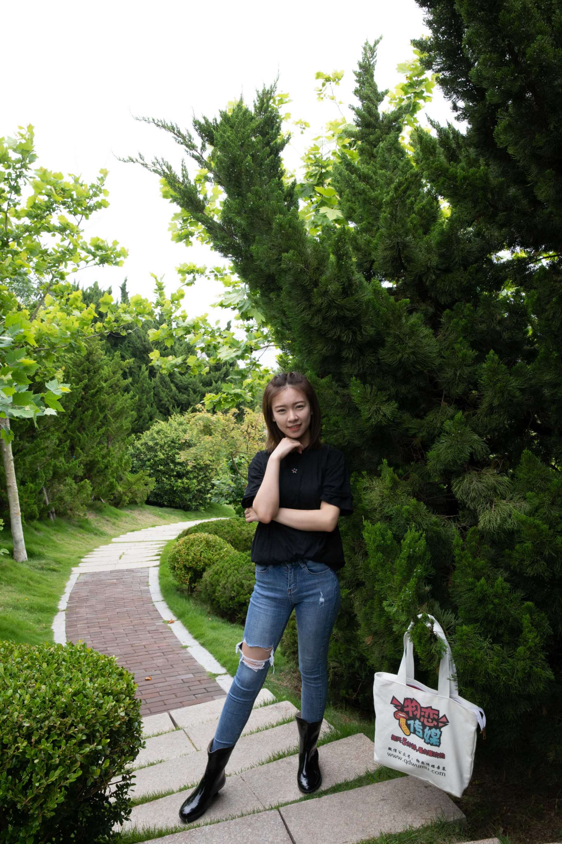 物恋传媒 No.430 婷婷-花园少女 [148P+1V5.71G]