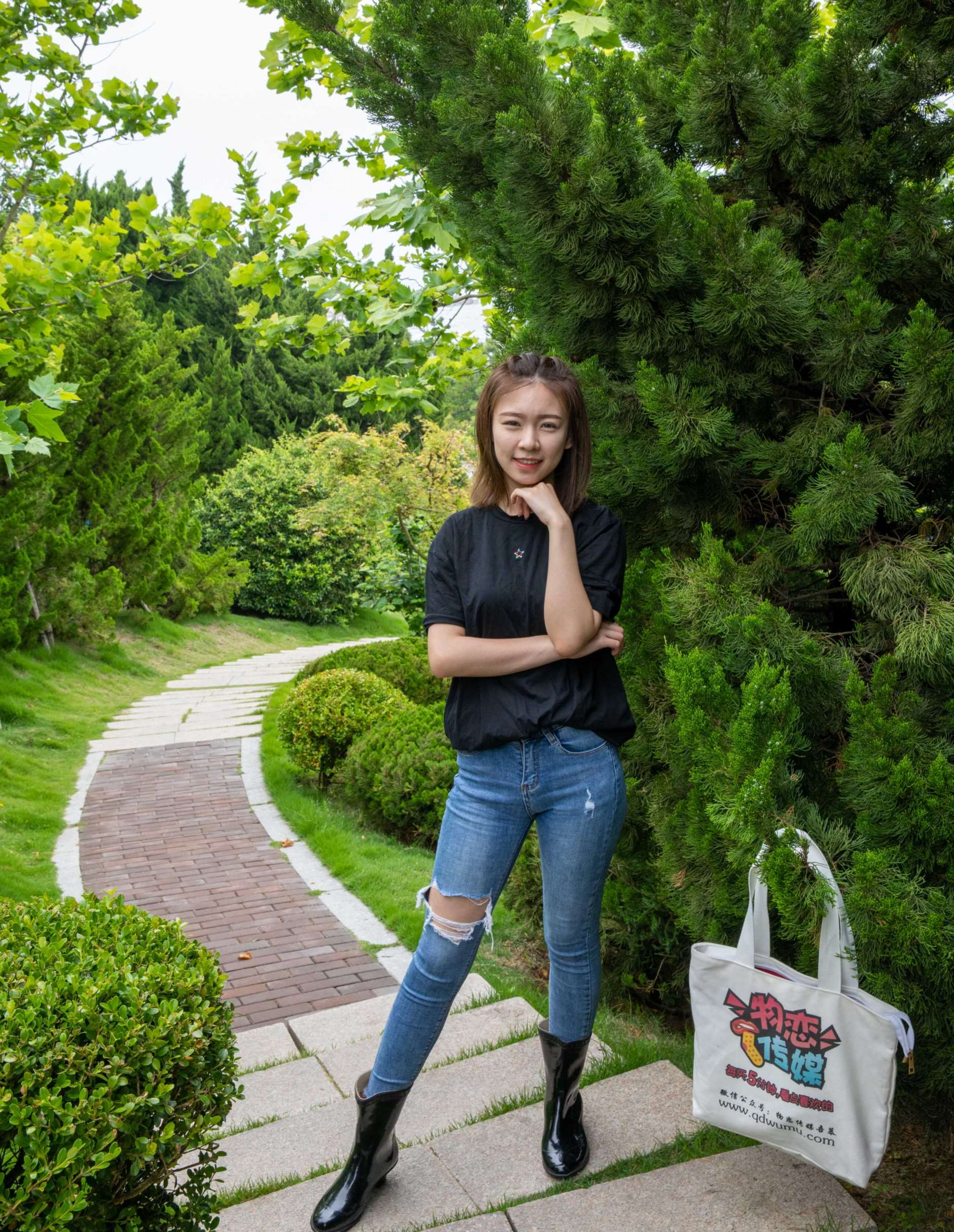 物恋传媒 No.430 婷婷-花园少女 [148P+1V5.71G]