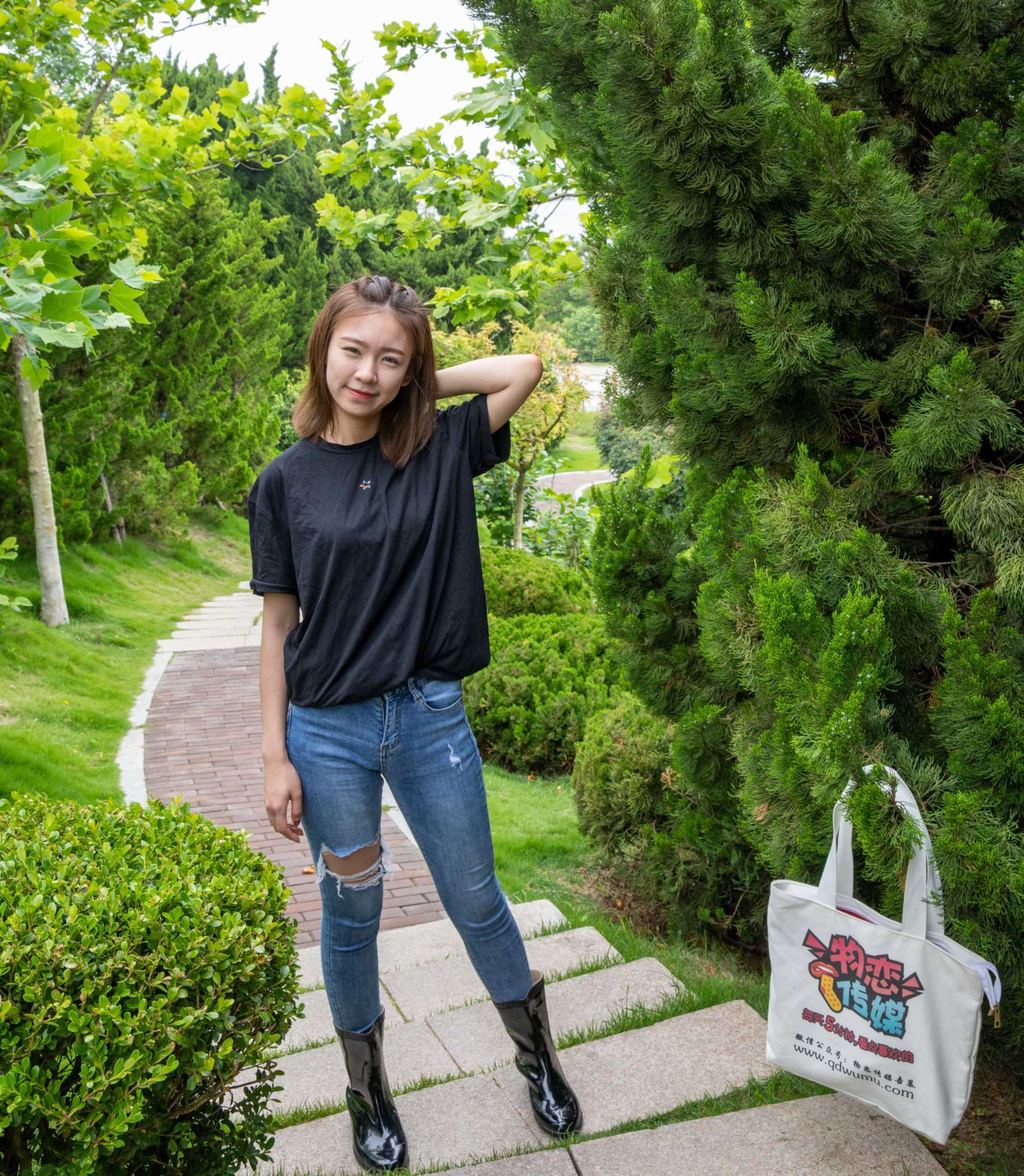 物恋传媒 No.430 婷婷-花园少女 [148P+1V5.71G]