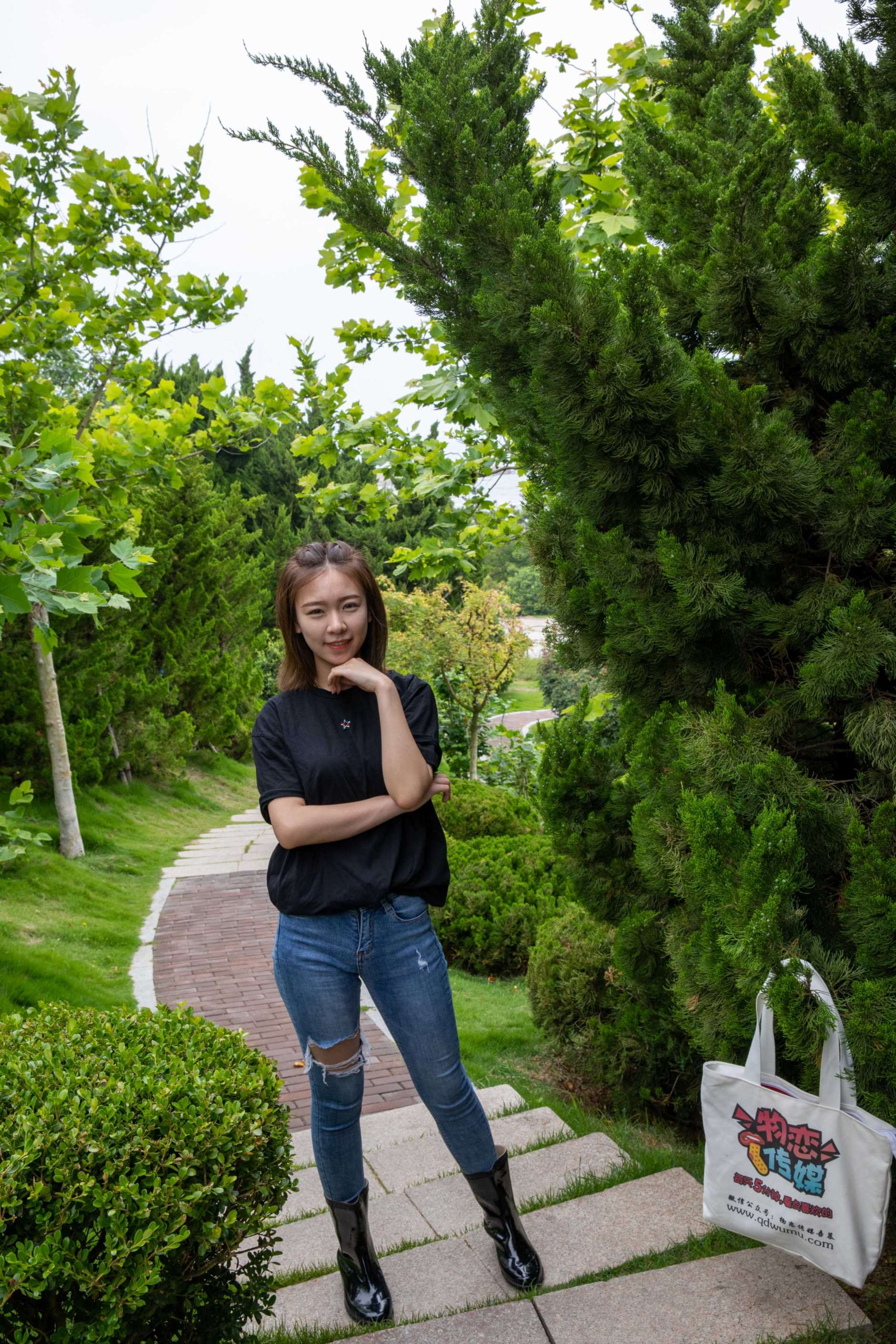 物恋传媒 No.430 婷婷-花园少女 [148P+1V5.71G]