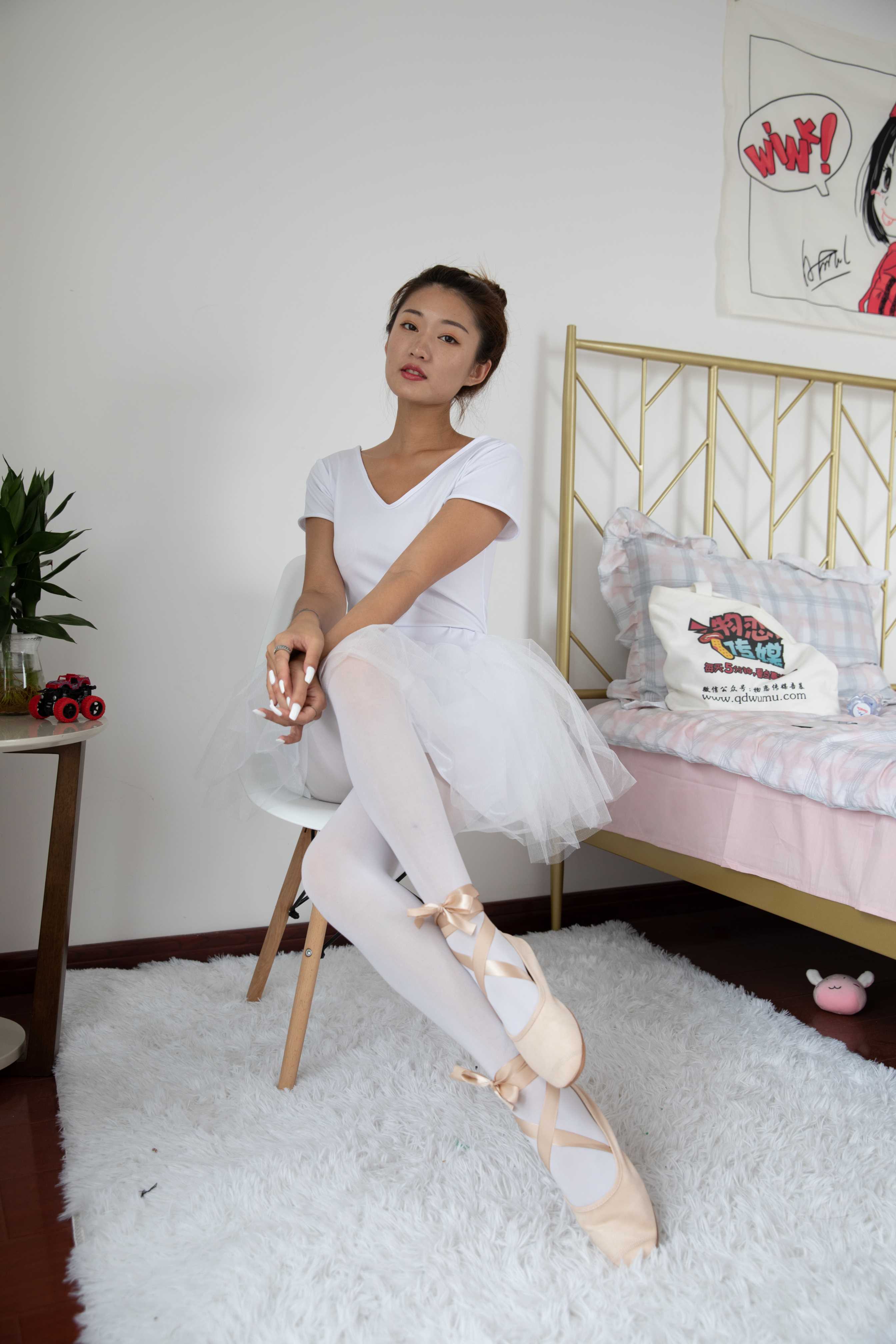 物恋传媒 No.497 言言-旋转的梦 [144P+1V3.83G]