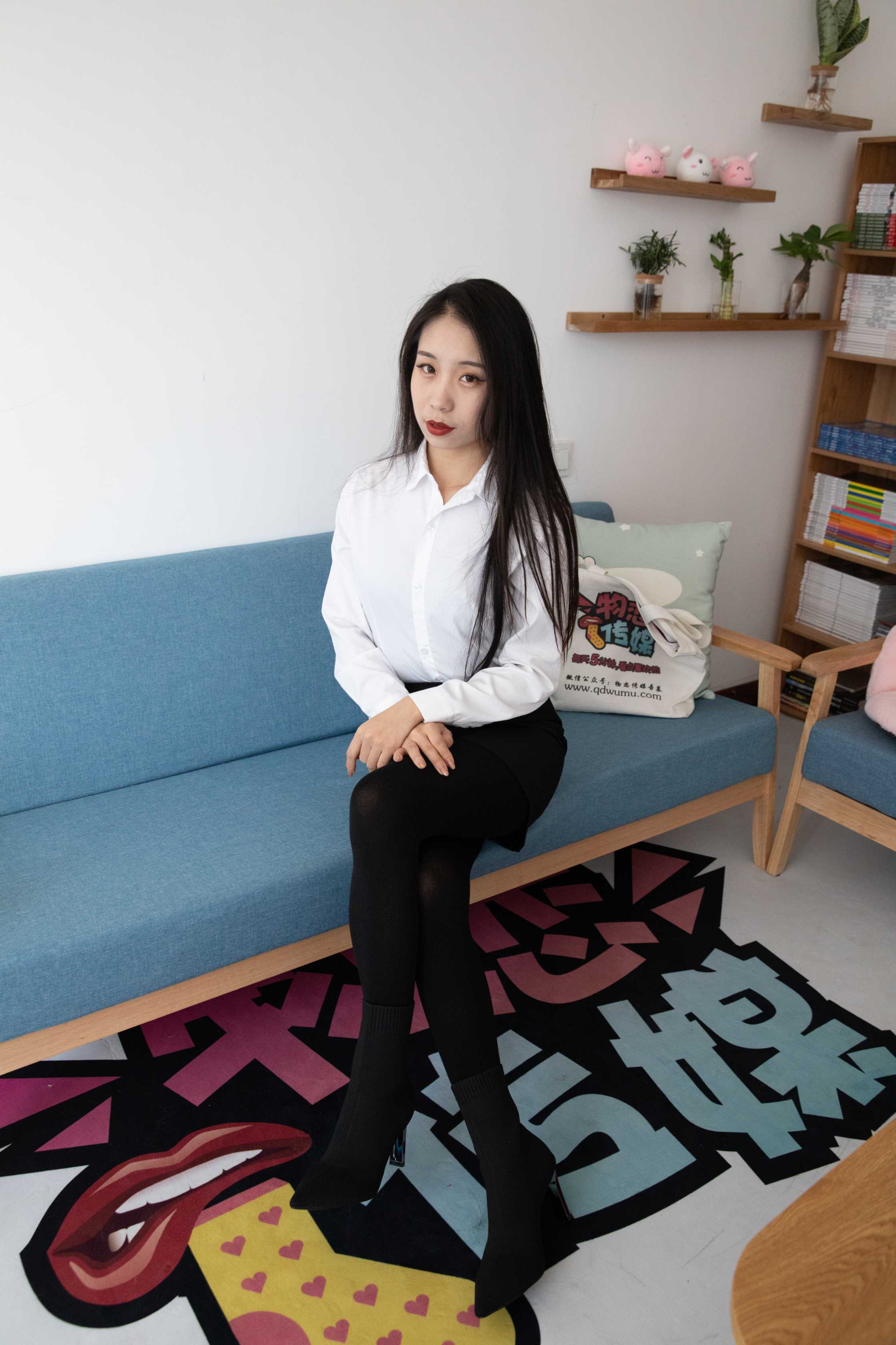 物恋传媒 NO.587 璐璐-生活如诗 [151P+1V4.04G]