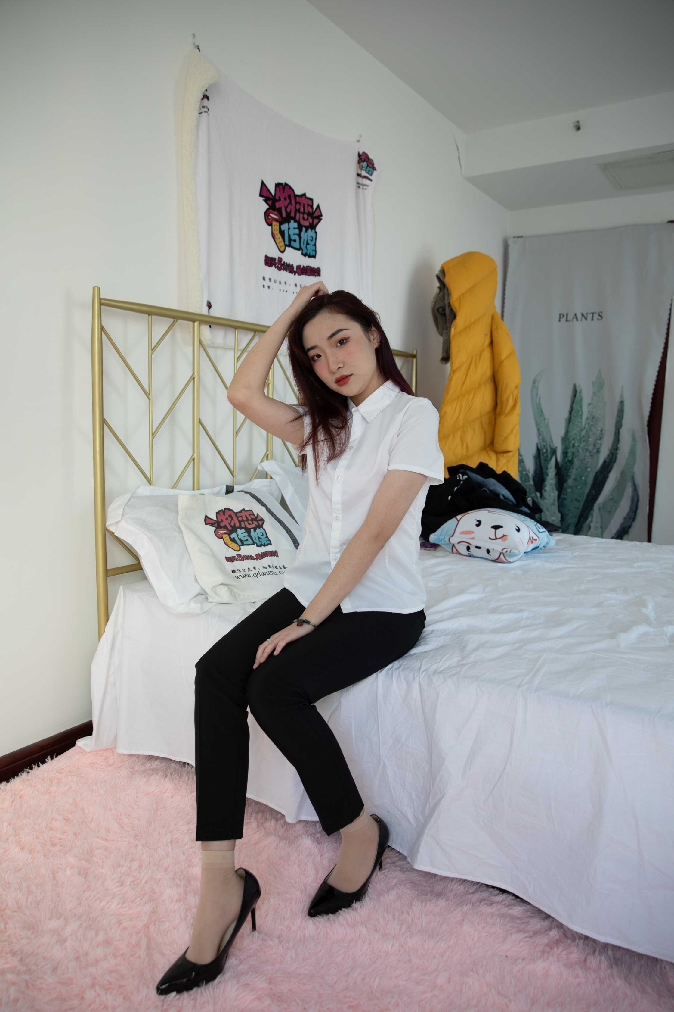 物恋传媒 NO.621 小晴-冬日梅林 [163P+1V3.69G] 插图3